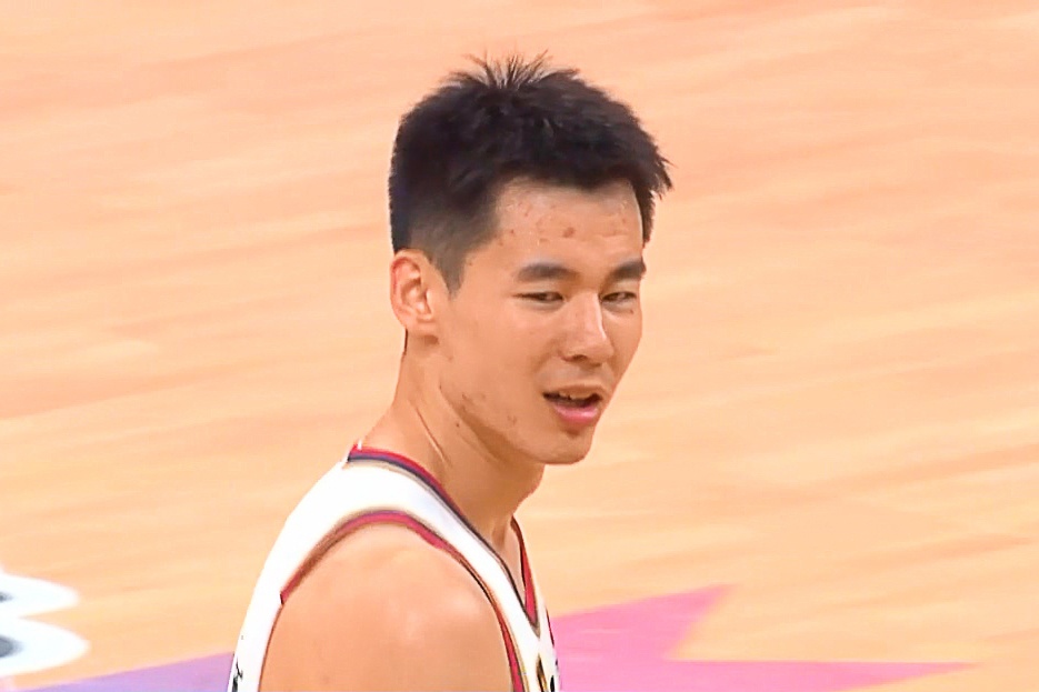  組織核心！郭昊文送11助攻 13中6拿到18分3籃板