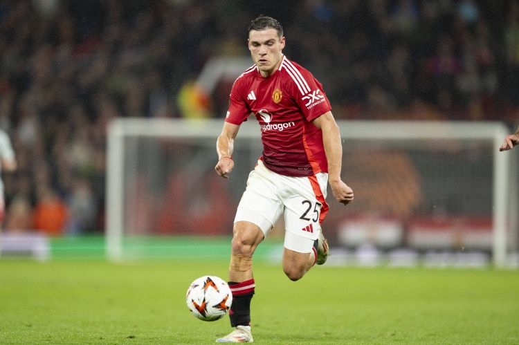  曼聯(lián)官方：科利爾恢復訓練，馬奎爾&烏加特缺席，多古可以出戰(zhàn)