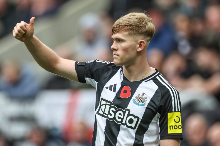  官方：紐卡左后衛(wèi)霍爾腳部骨頭受傷將接受手術(shù)，賽季報銷