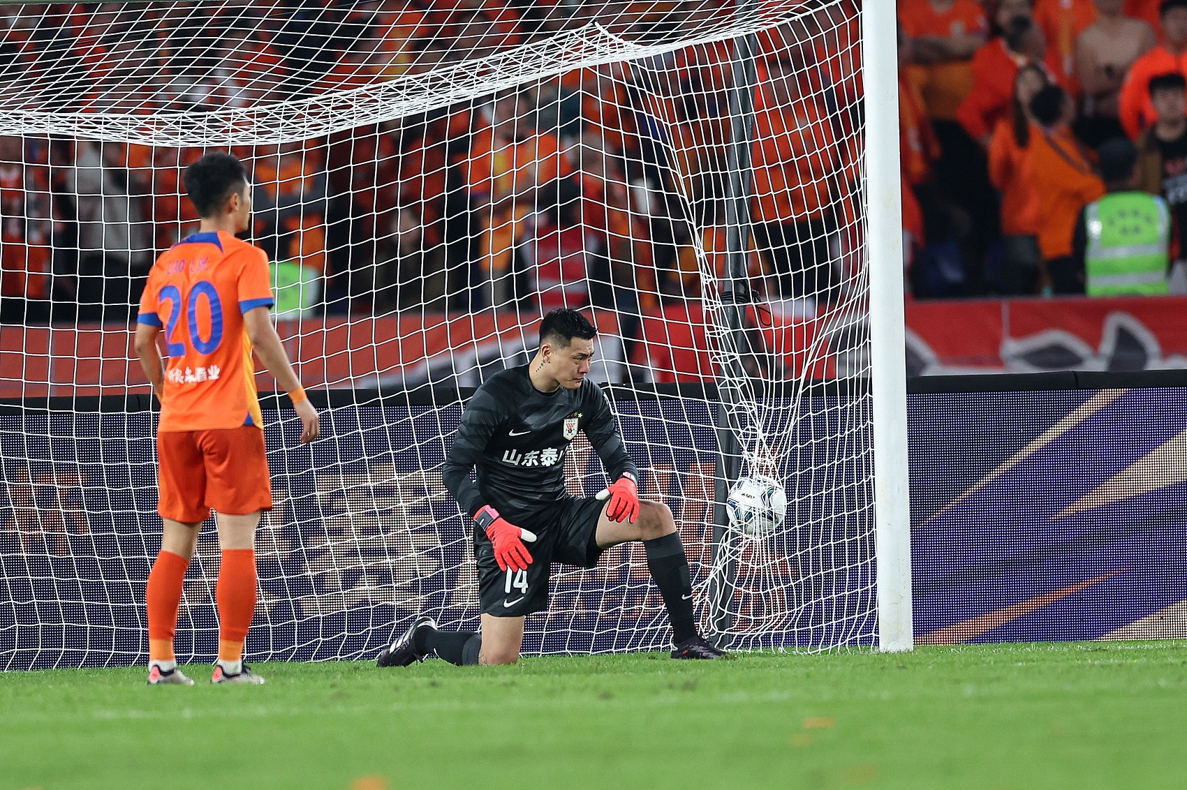  跟隊(duì)記者談泰山退出亞冠：無奈到震驚再到手足無措，最后歸于平靜