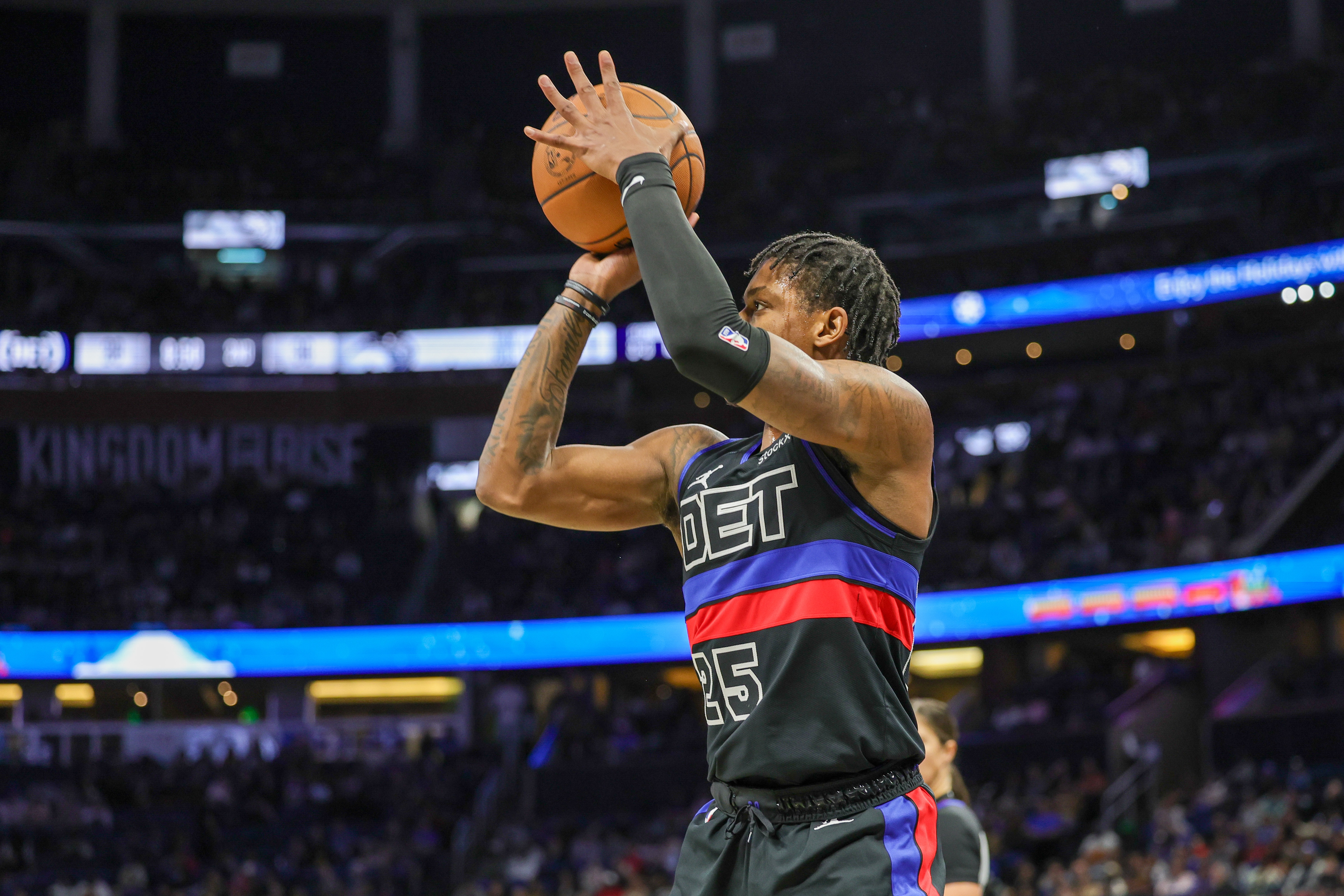  手熱！薩瑟半場5中4貢獻(xiàn)10分3板 正負(fù)值+20最高