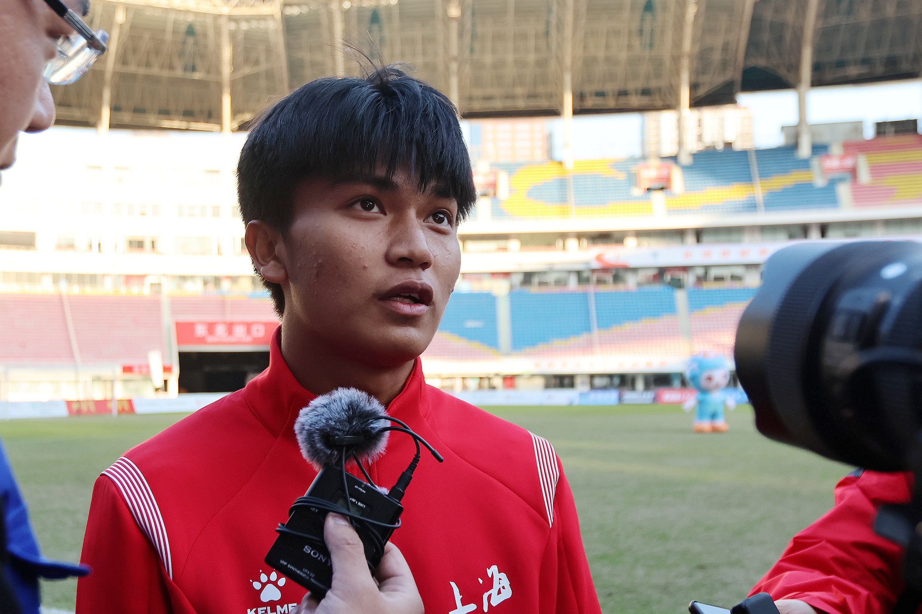  徐根寶：要完全信任蒯紀(jì)聞這樣技術(shù)特色的球員，他能帶隊(duì)向前沖