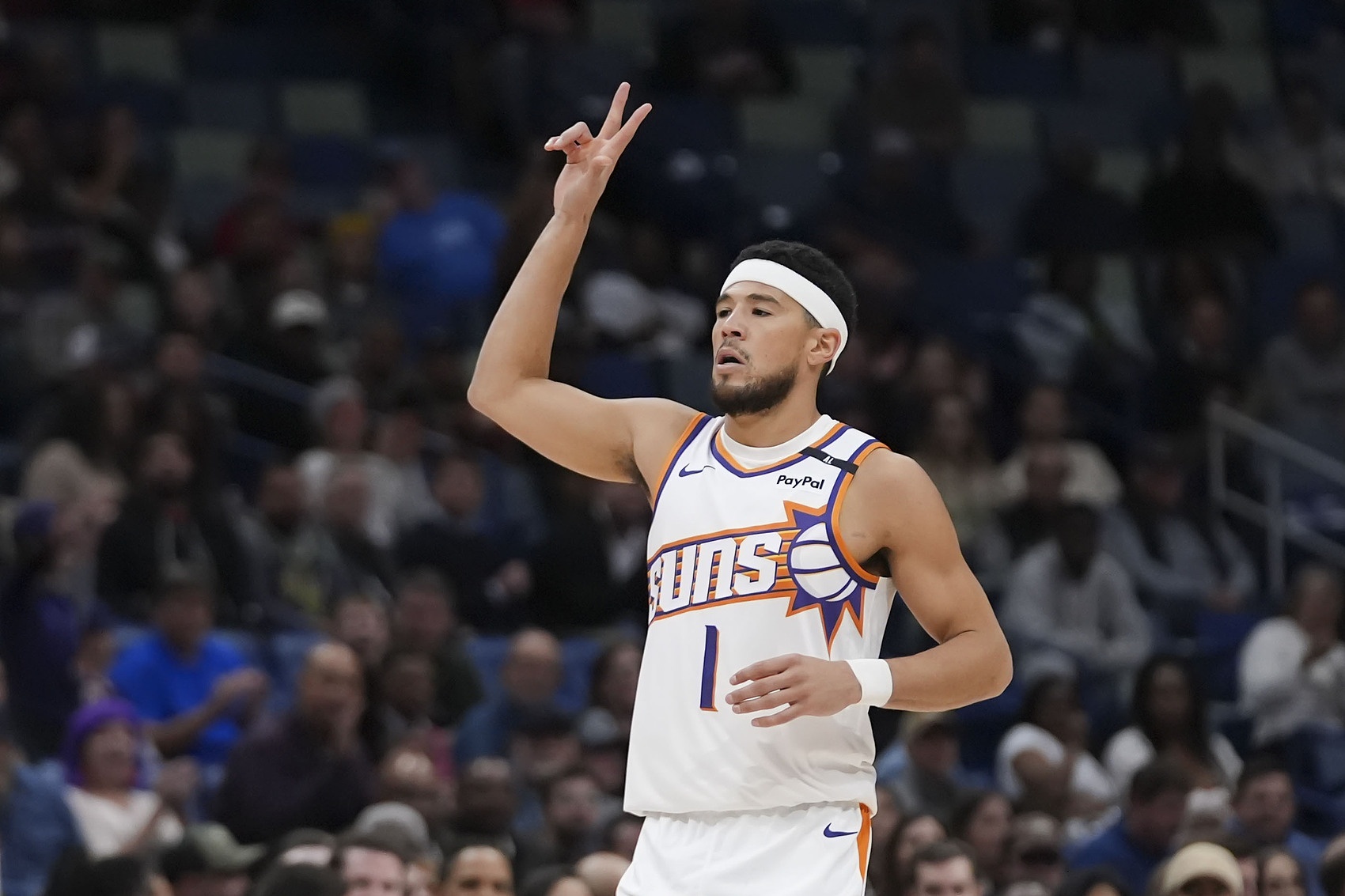  得分全隊最高！布克20投12中&三分4中2 得到28分3板10助