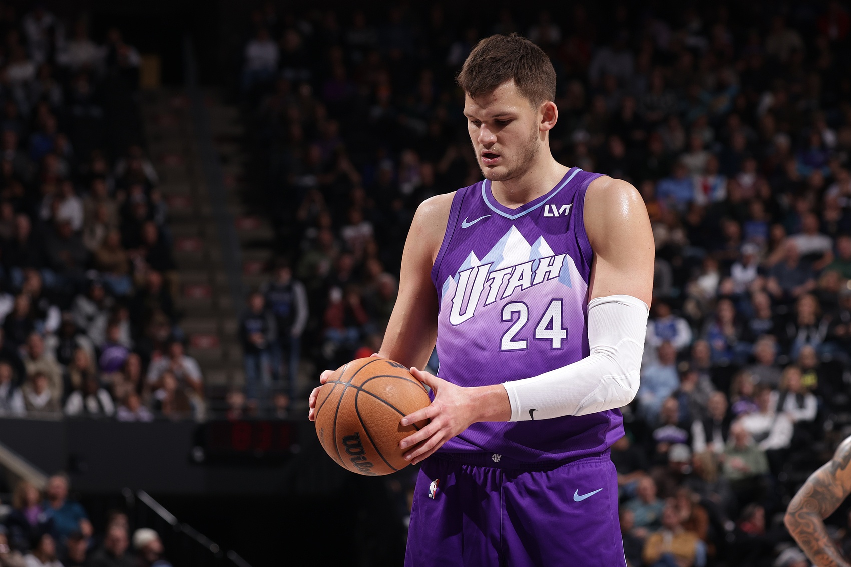  100%命中率砍25+10+5且無失誤！凱斯勒比肩約基奇 歷史唯二