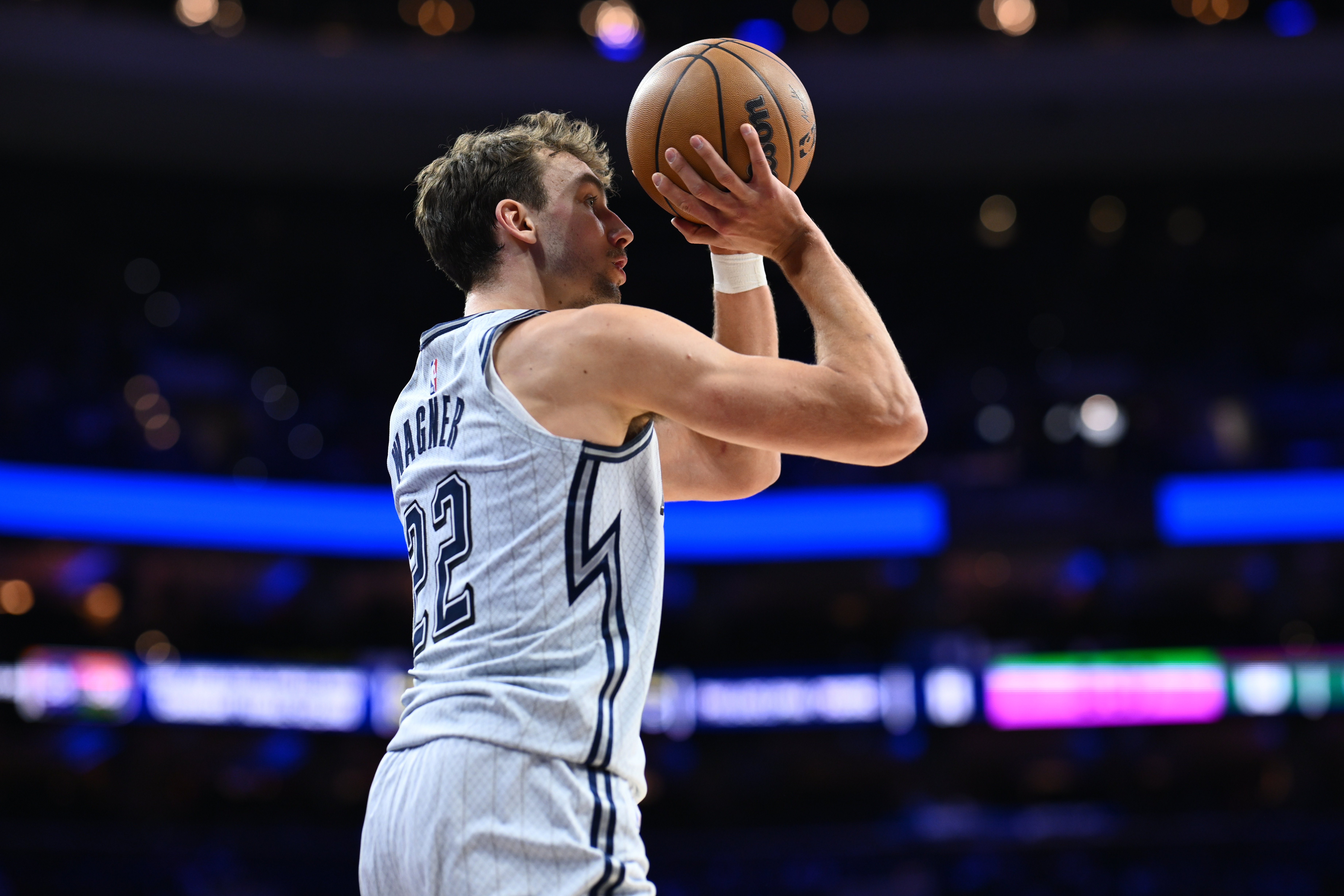  穩(wěn)定輸出！小瓦格納17中11&罰球4中4拿到27分6板5助1斷 正負(fù)值+12