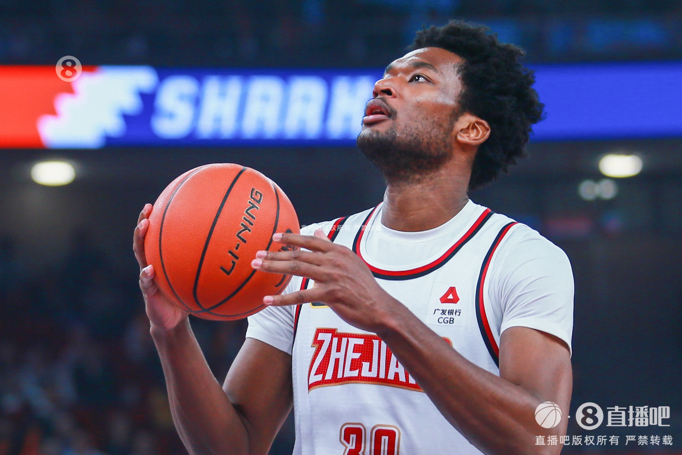  還行！浙江外援瓊斯首節(jié)3中2&三分2中1貢獻(xiàn)5分1板1助1斷