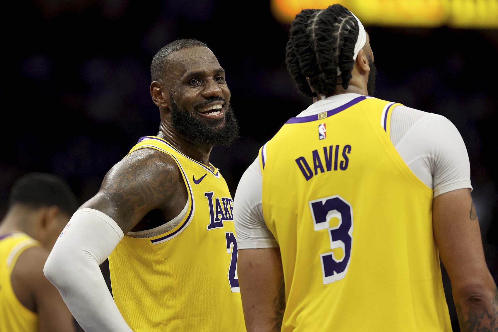  濃眉：詹姆斯是否事先知道交易不重要 我們關(guān)系非常親密這不會變