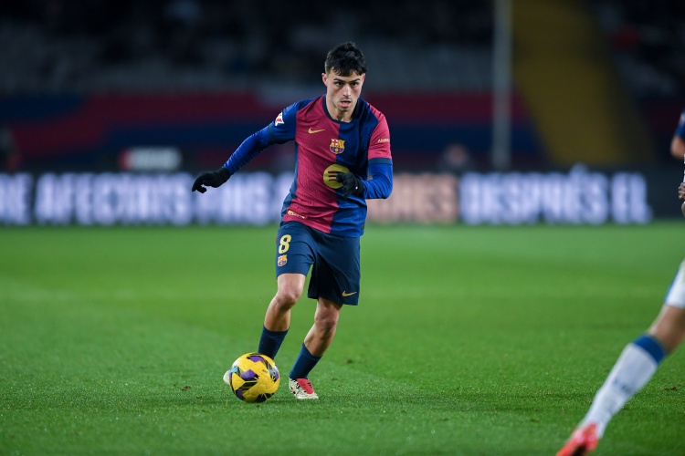  真核！世體：佩德里傳球&對(duì)抗&搶斷數(shù)大幅提升，是巴薩控場(chǎng)的關(guān)鍵