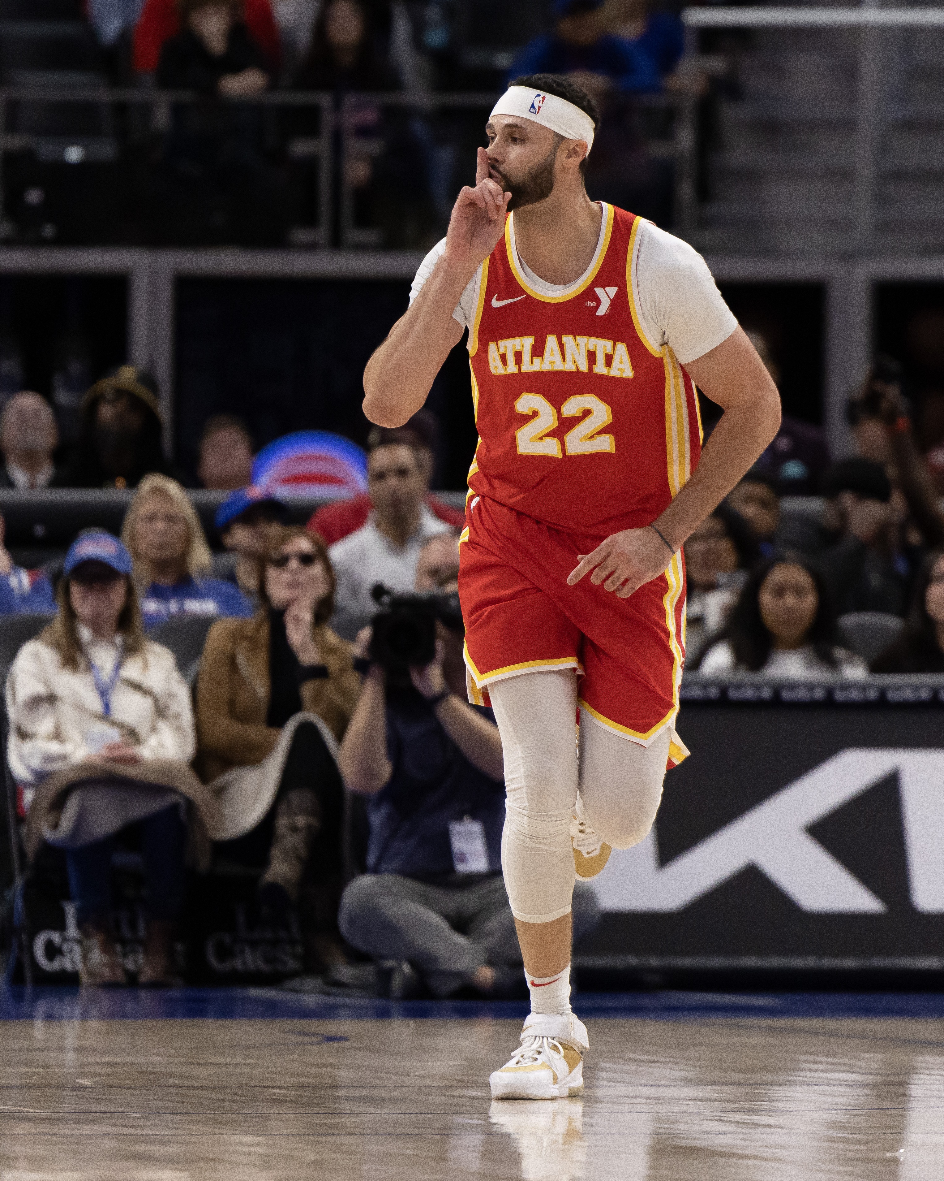  老鷹官方：小南斯將繼續(xù)術后康復 本季常規(guī)賽結束后接受重新評估