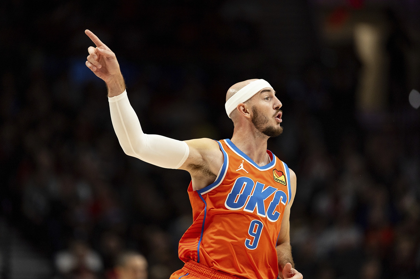  禿然的自我！卡魯索半場(chǎng)三分5中4拿到12分4助 正負(fù)值+17