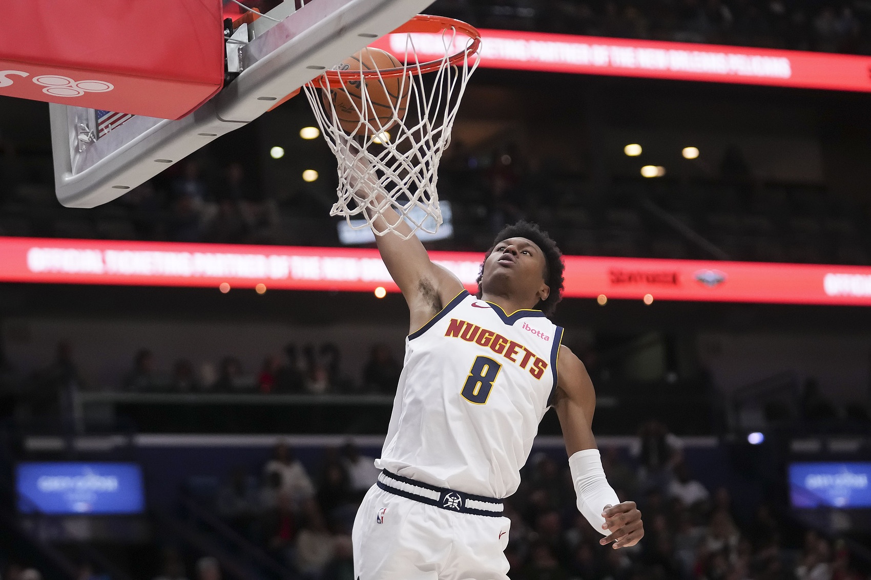  立下奇功！沃特森7中6拿到16分 三分4中4