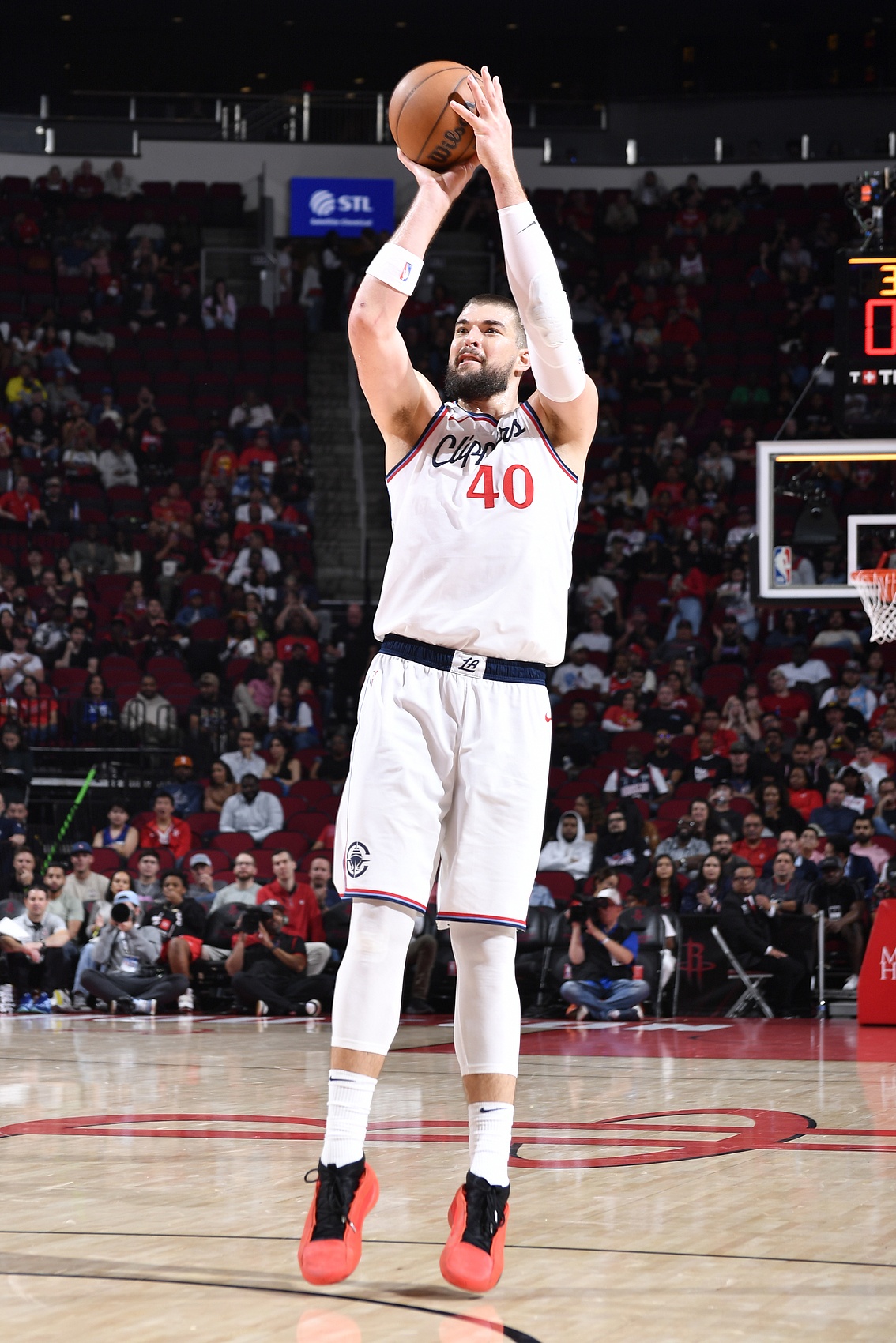  擎天白玉柱！祖巴茨18中8砍16分14板3助1帽 正負值+19冠絕全場