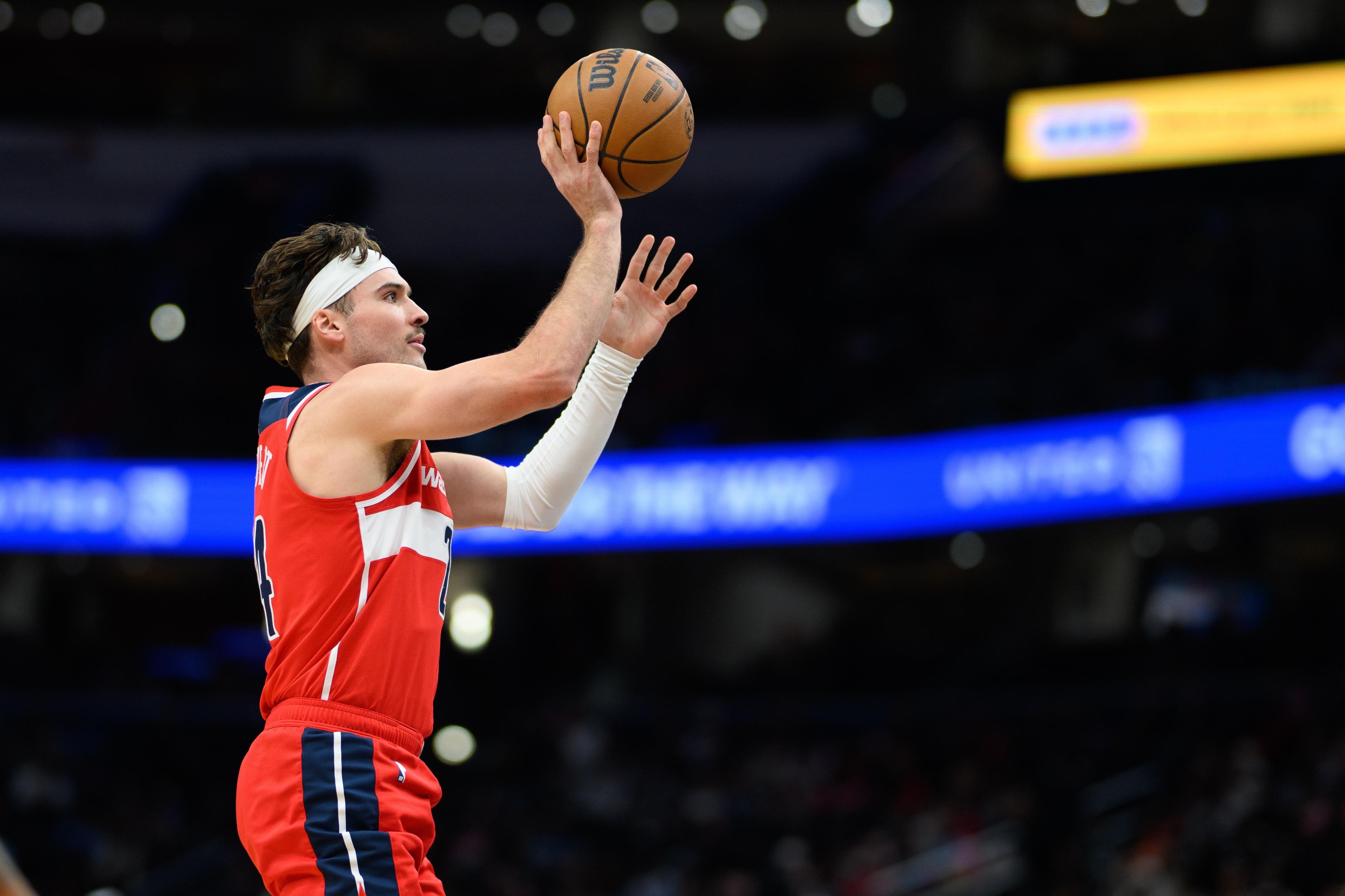  替補(bǔ)神準(zhǔn)！基斯珀特10中8&5記三分拿下21分4籃板