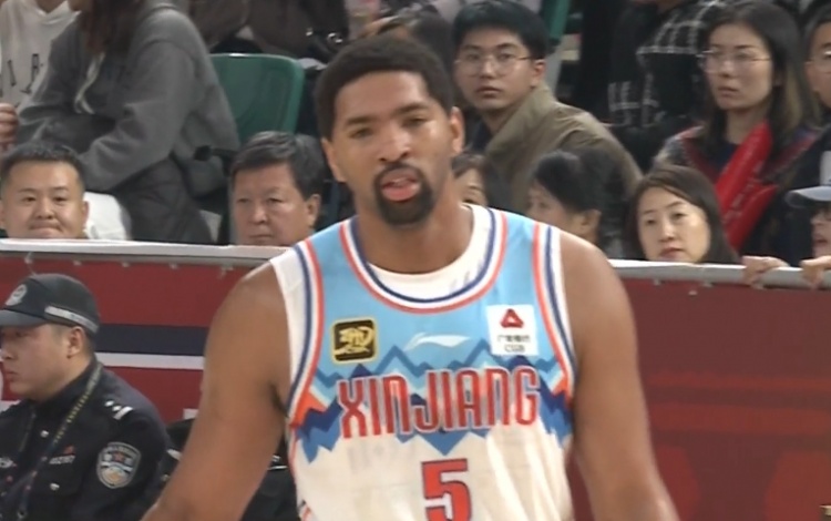  狀態(tài)出色！勞森首節(jié)打滿10分鐘5中4高效拿到11分2板1斷