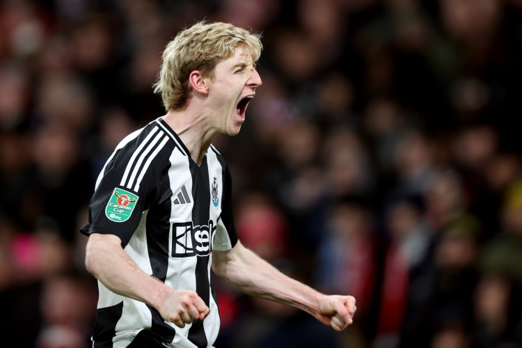  無腦染紅！紐卡足總杯被淘汰，戈登本賽季34場9球6助無緣戰(zhàn)利物浦