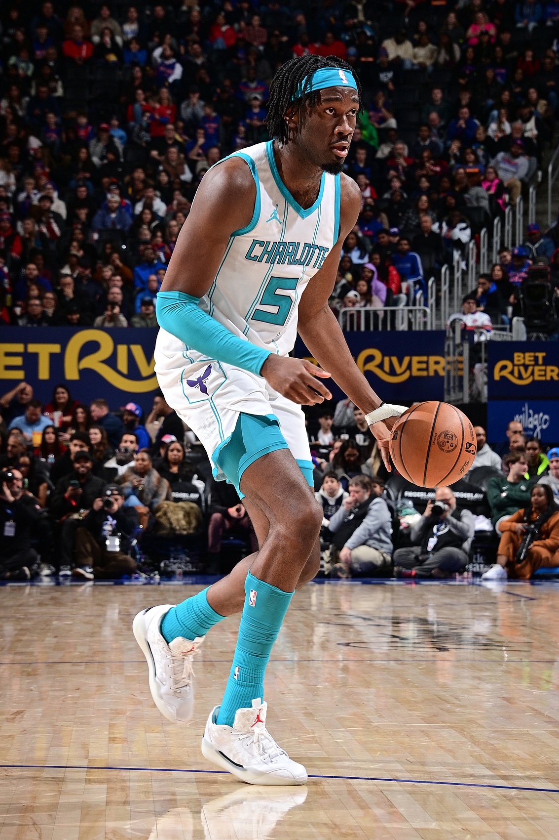  僅打了25分鐘！馬威15中9高效得到18分15板7助準三雙