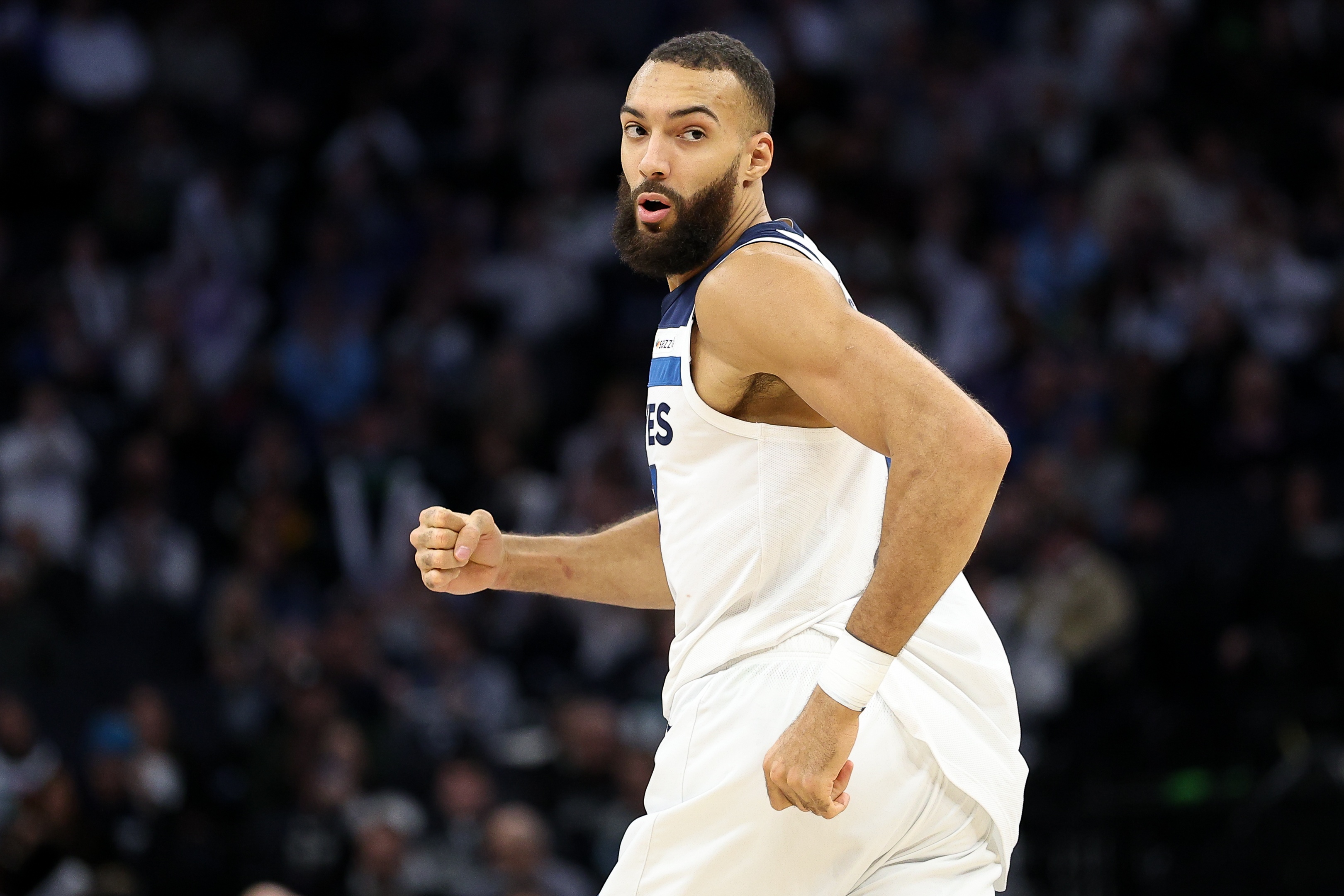  復(fù)出后球隊(duì)打出賽季最佳進(jìn)攻表現(xiàn)！戈貝爾打趣：你相信巧合嗎？