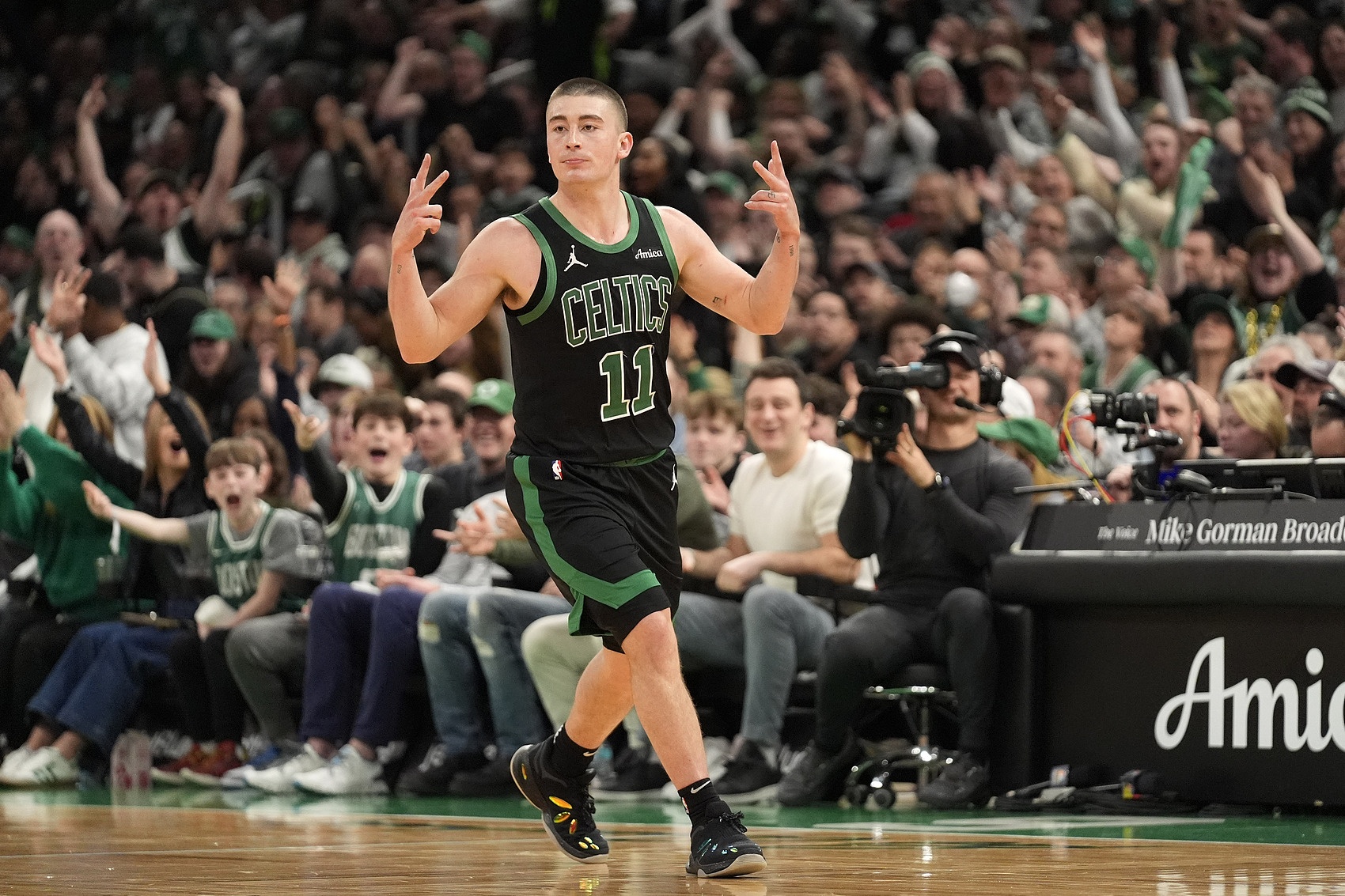  命中率42.2%！美記：聯(lián)盟聯(lián)系普理查德參加三分大賽 但他拒絕了