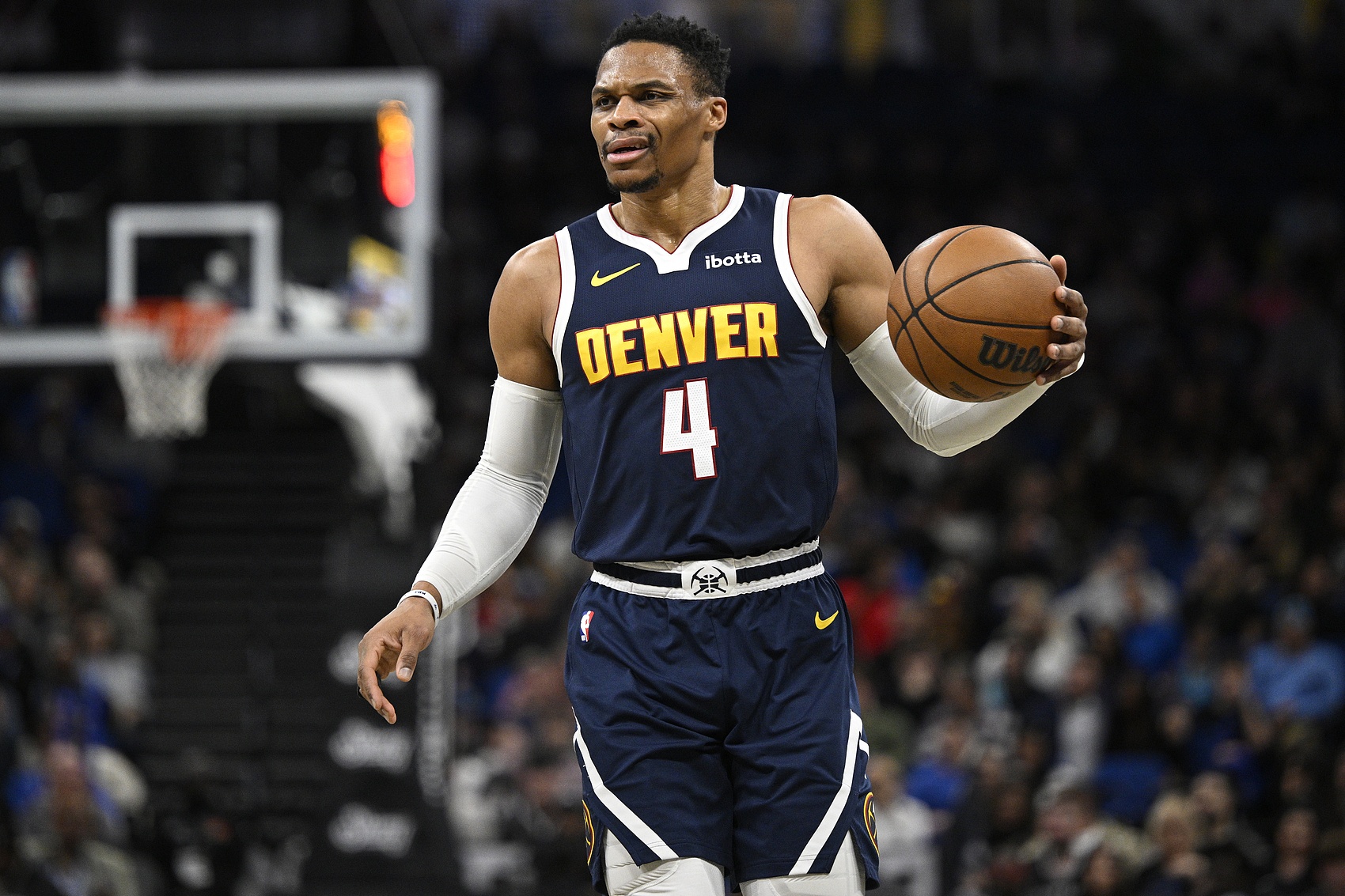  為約老師分擔(dān)壓力！威少上半場(chǎng)10投7中攻下17分2板1助2斷