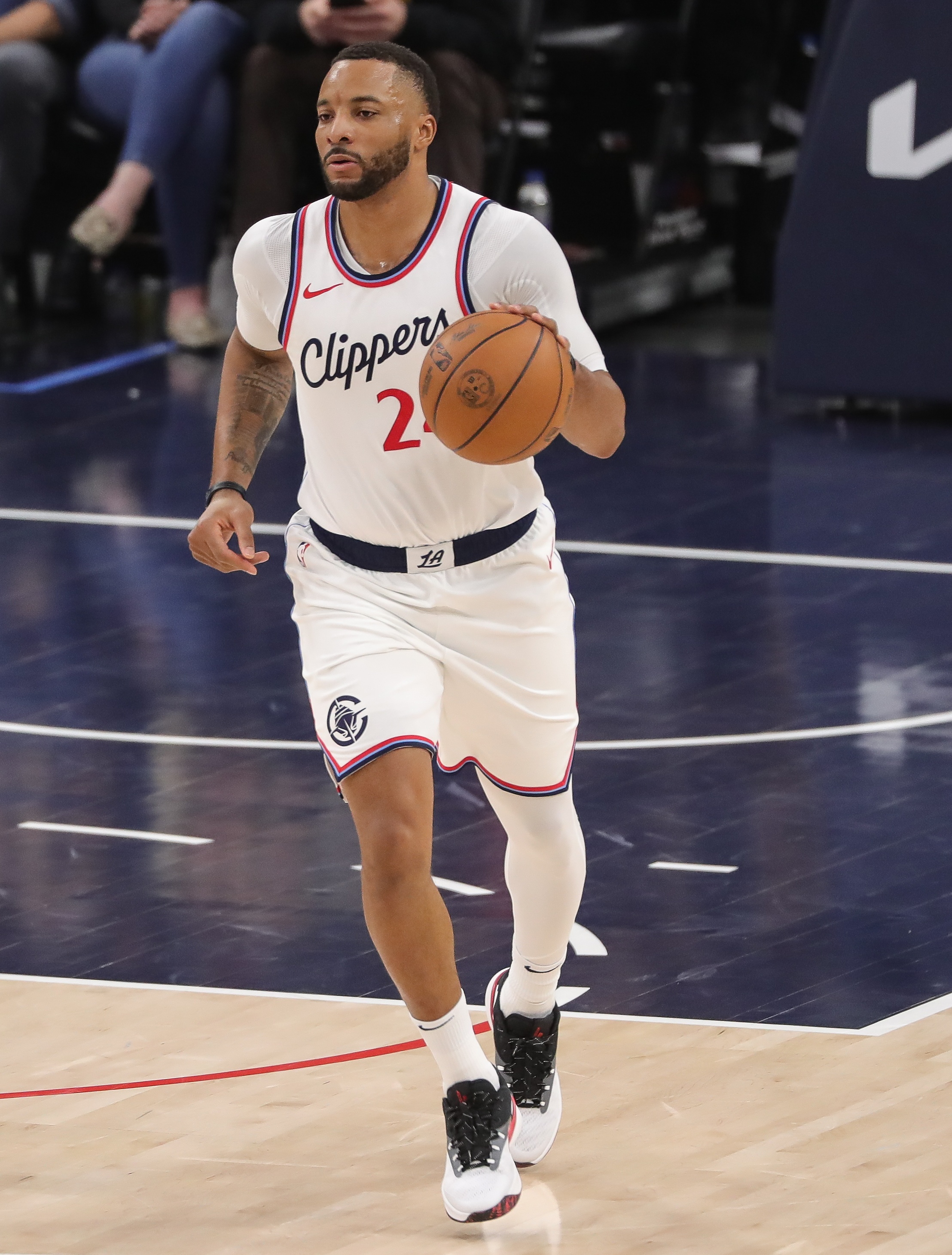  網(wǎng)友to鮑威爾：打湖人對你而言就像總決賽！鮑威爾：湖人很重要？