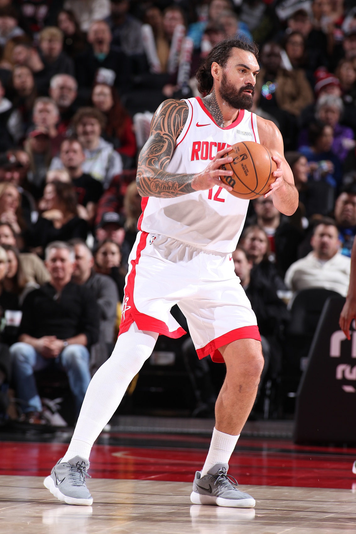  一柱擎天！亞當斯6中5得到11分17板1助 爆搶11個進攻板