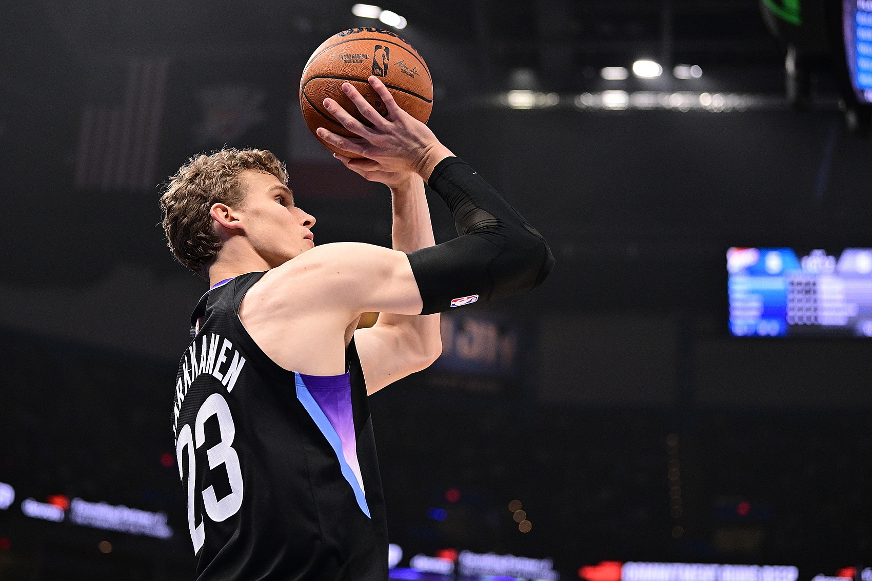  外線太鐵！馬爾卡寧三分球8中1拿到17分 正負(fù)值-20