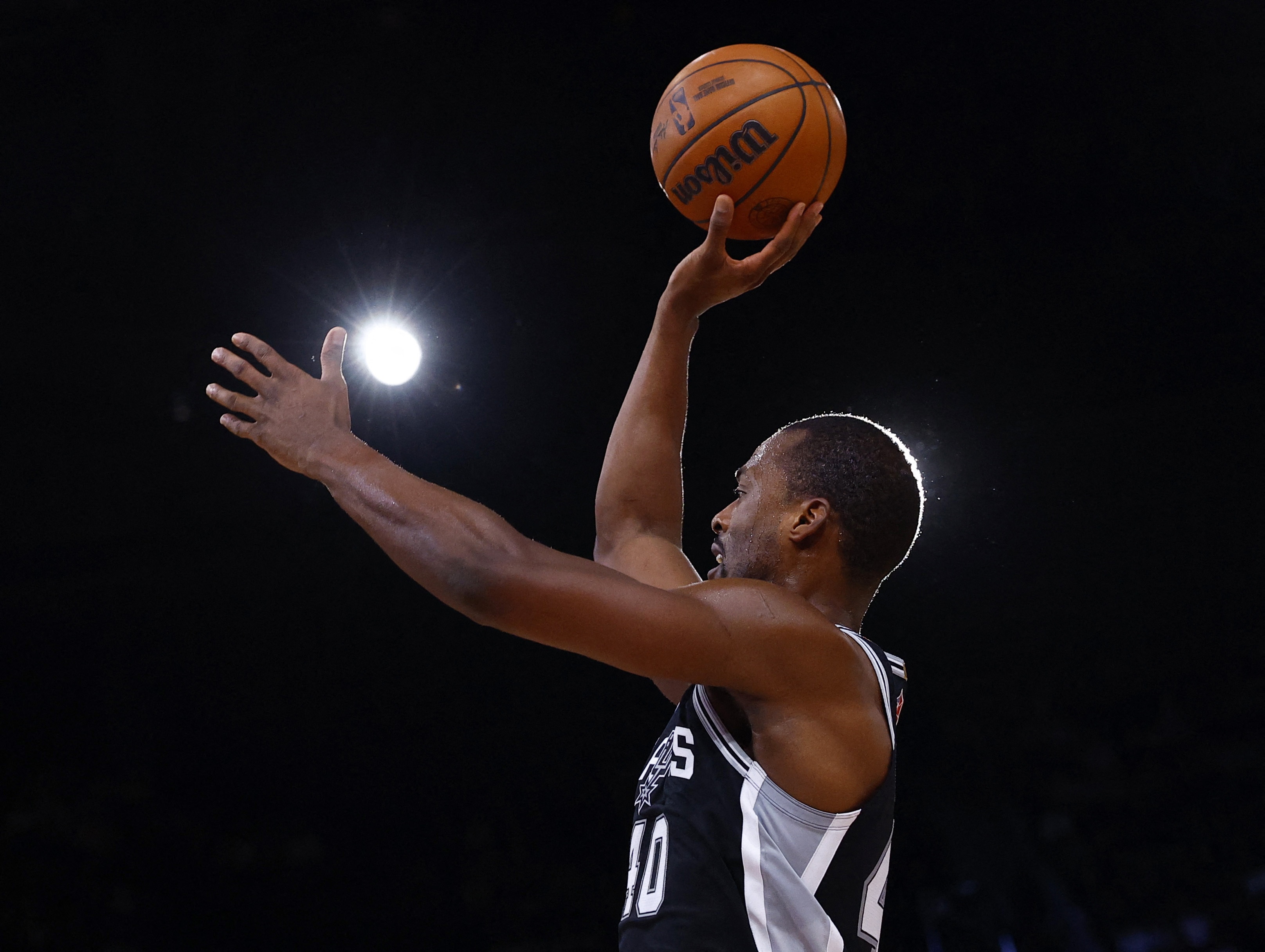  巴恩斯：首發(fā)開局表現(xiàn)遲緩要做得更出色 米奇已就此事批評(píng)了我們