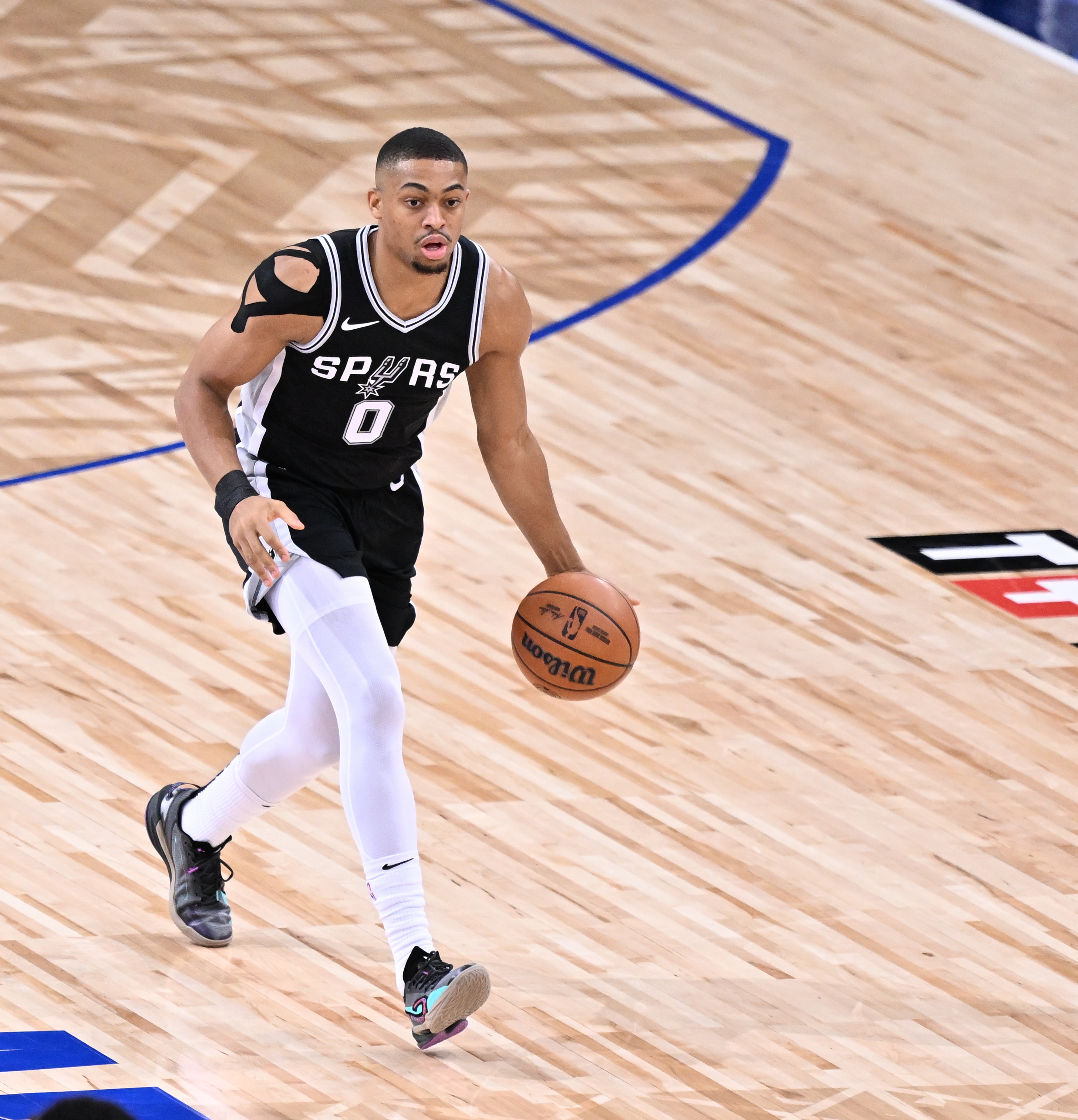  盡力！凱爾登13中8得22分5板2助1斷 替補(bǔ)出戰(zhàn)拿全隊(duì)并列最高分