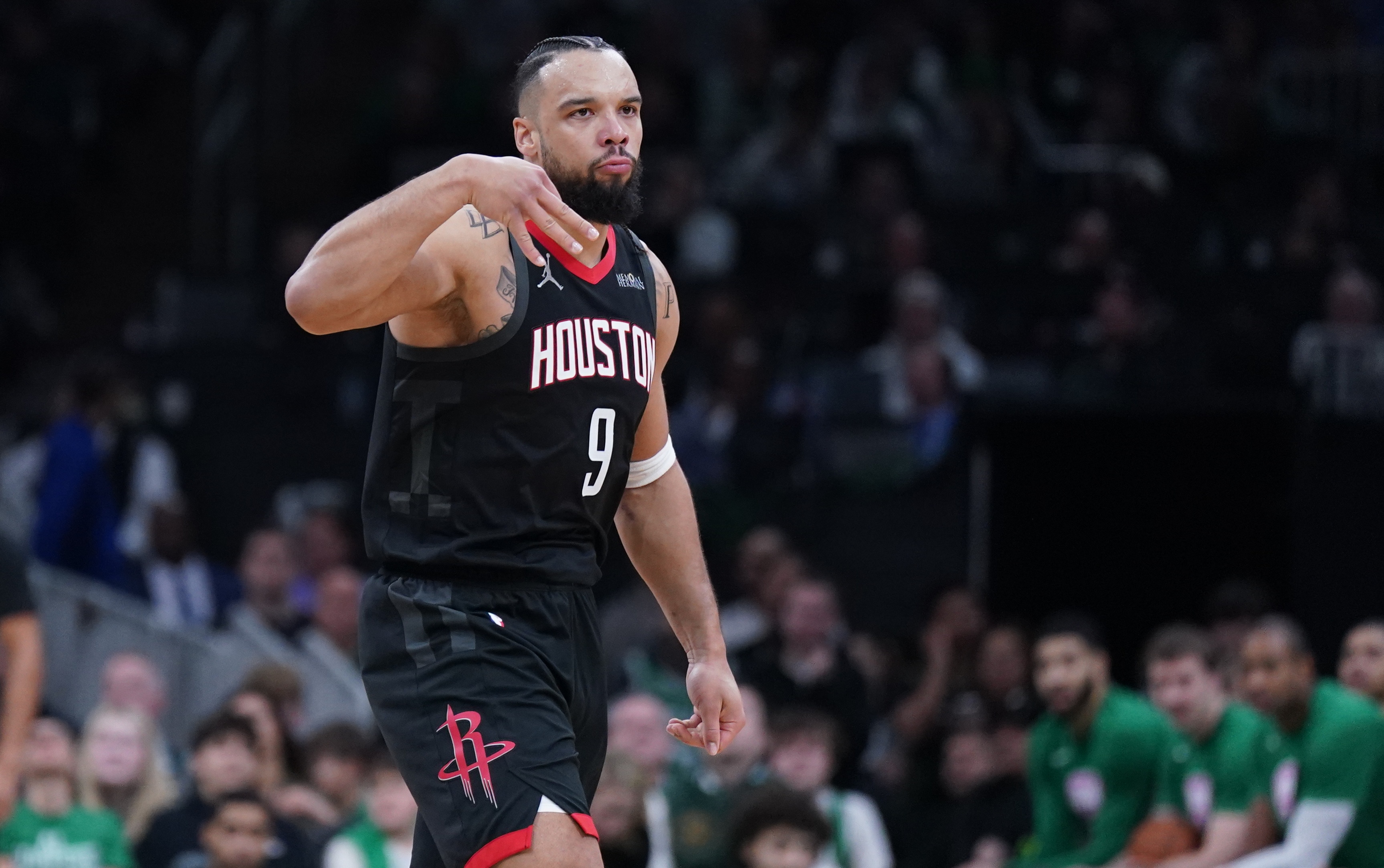  龍哥威武！狄龍上半場(chǎng)4中4得到10分1板1助 三分2中2