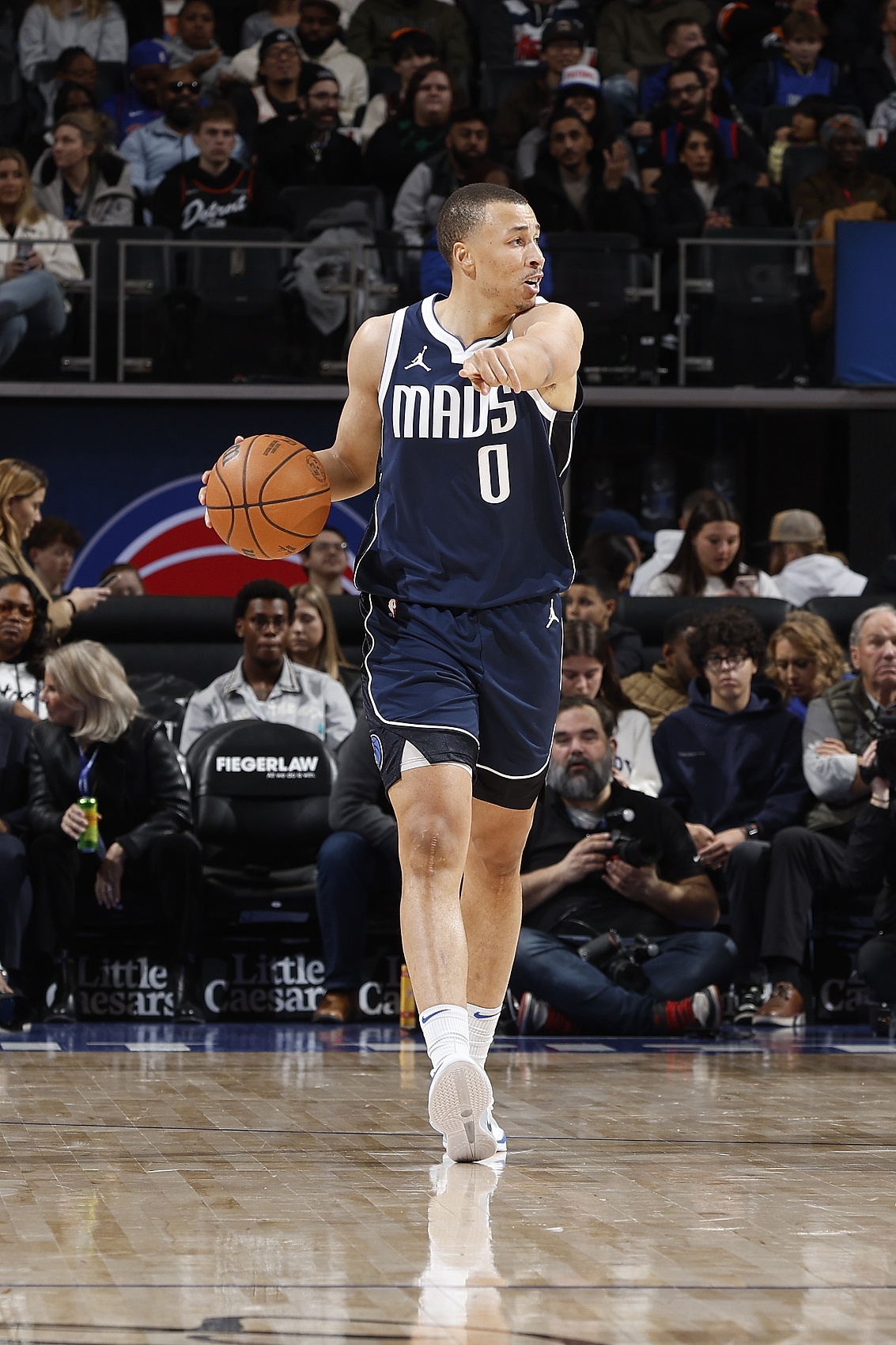  殺瘋了！?？怂_姆13中11砍27分 兩度單節(jié)上雙&末節(jié)10分