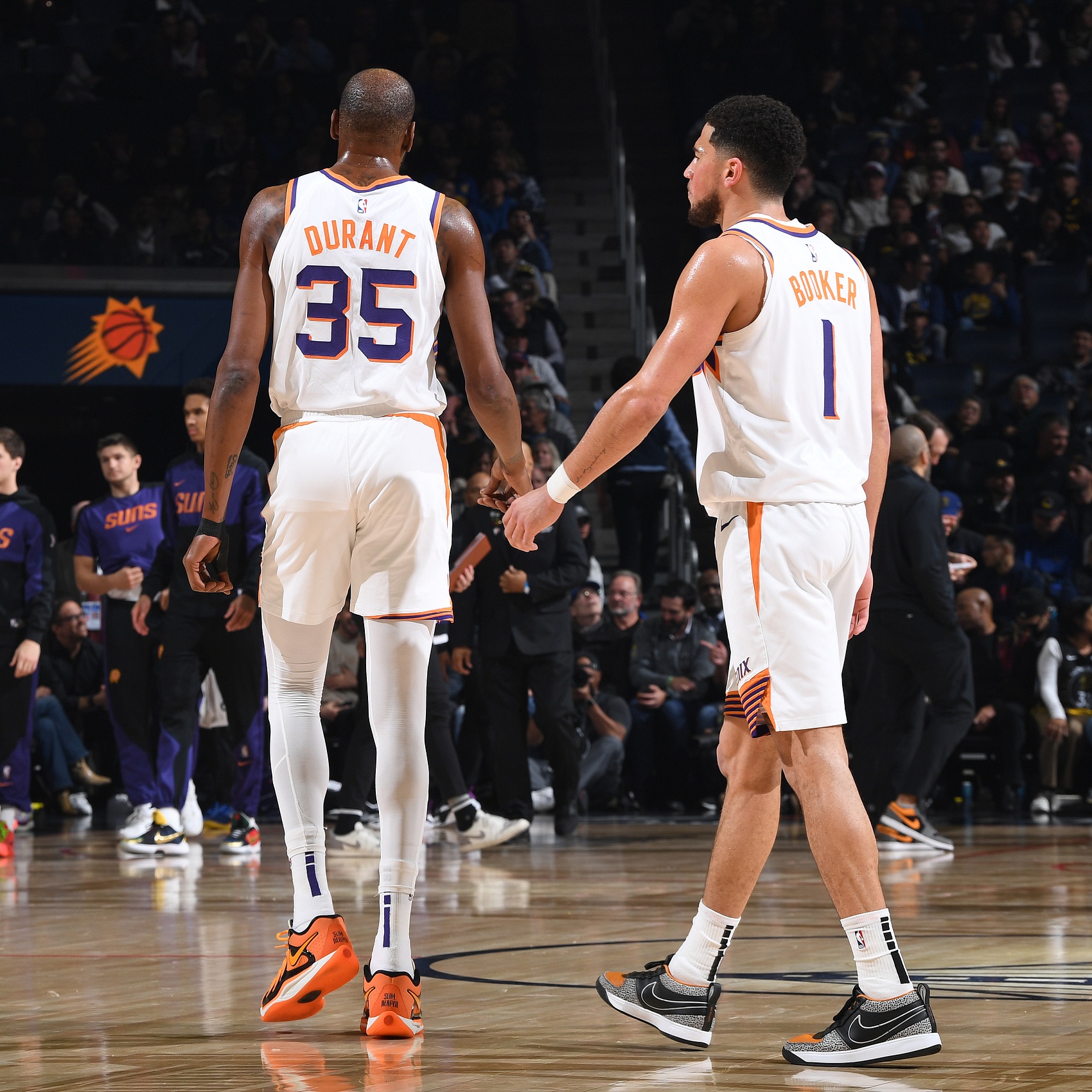  布克：杜蘭特奉獻了大師級演出 米切爾沒過半場我們就在對他施壓