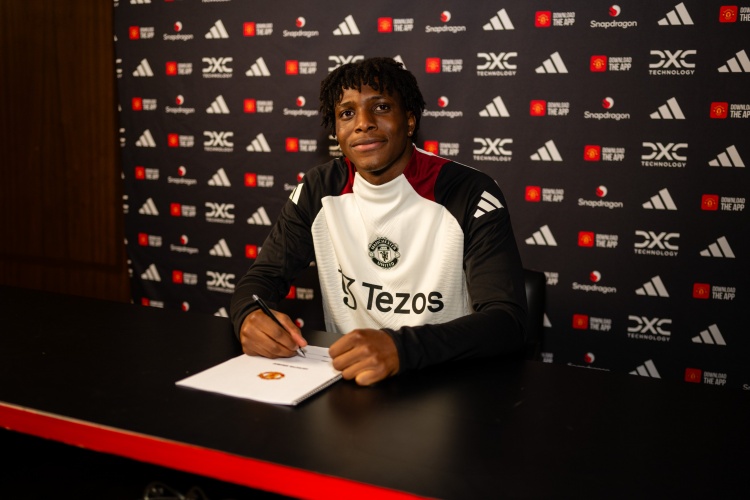  曼聯(lián)新援多古首秀半場贏得6次對抗，全場球員里最多