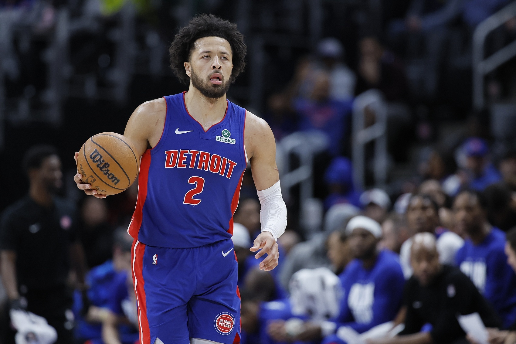  全面！康寧漢姆半場9中4拿到11分6板5助 正負(fù)值+7