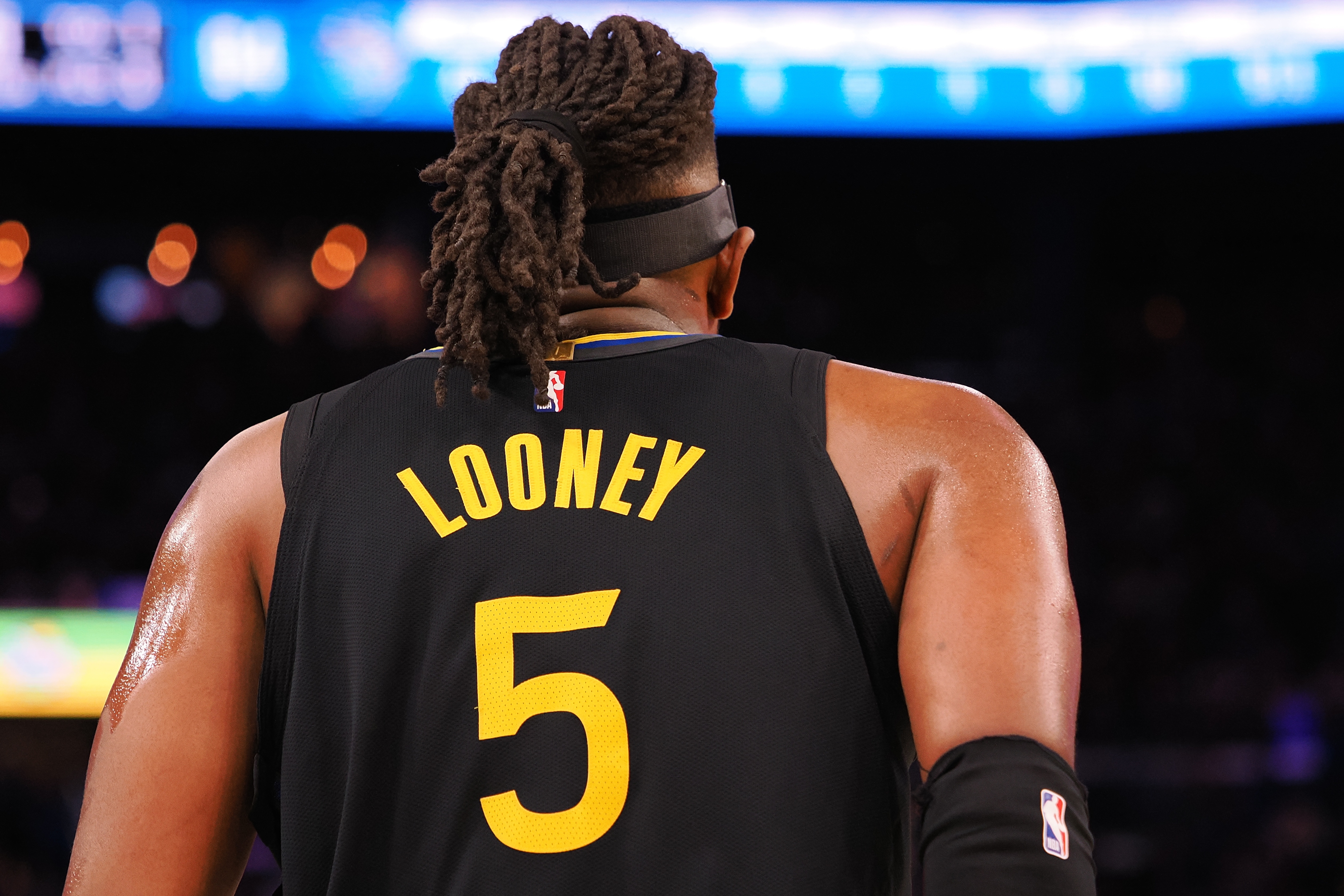  犯規(guī)引起不滿！盧尼3中2拿到4分3板2助