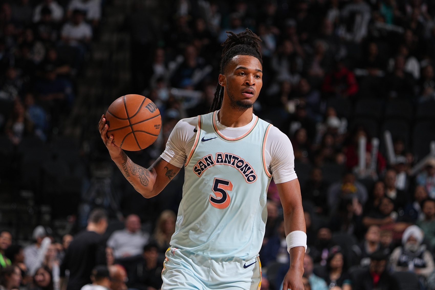  米奇-約翰遜：我們給卡斯?fàn)栐O(shè)了很多挑戰(zhàn) 他從沒退縮和動(dòng)搖過