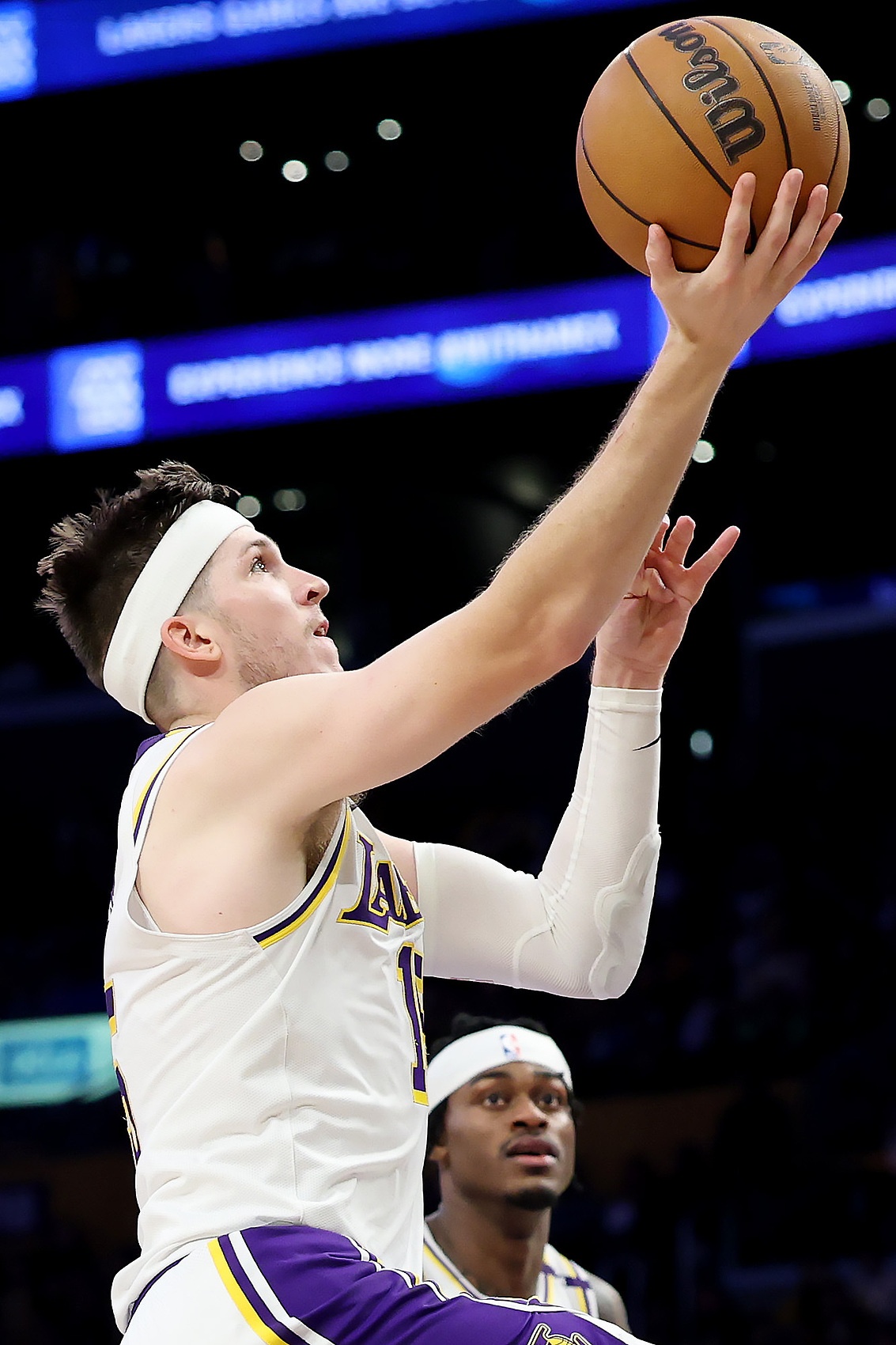  1300萬年薪香飄十里！里夫斯2月份場均27.4分6板6助2斷&助隊5連勝