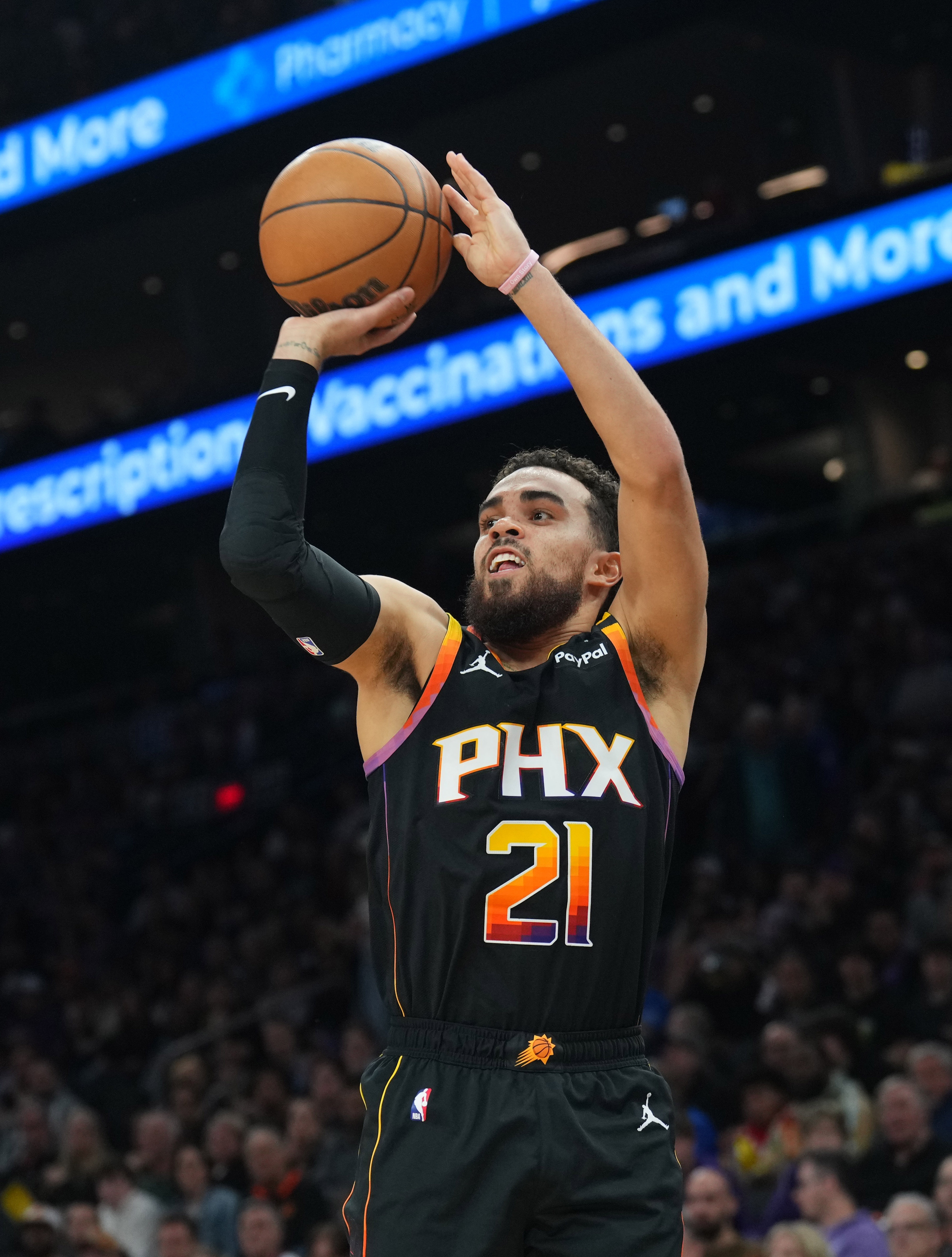  彈無虛發(fā)！泰厄斯-瓊斯替補(bǔ)出戰(zhàn) 三分6中6高效砍20分4助攻0失誤