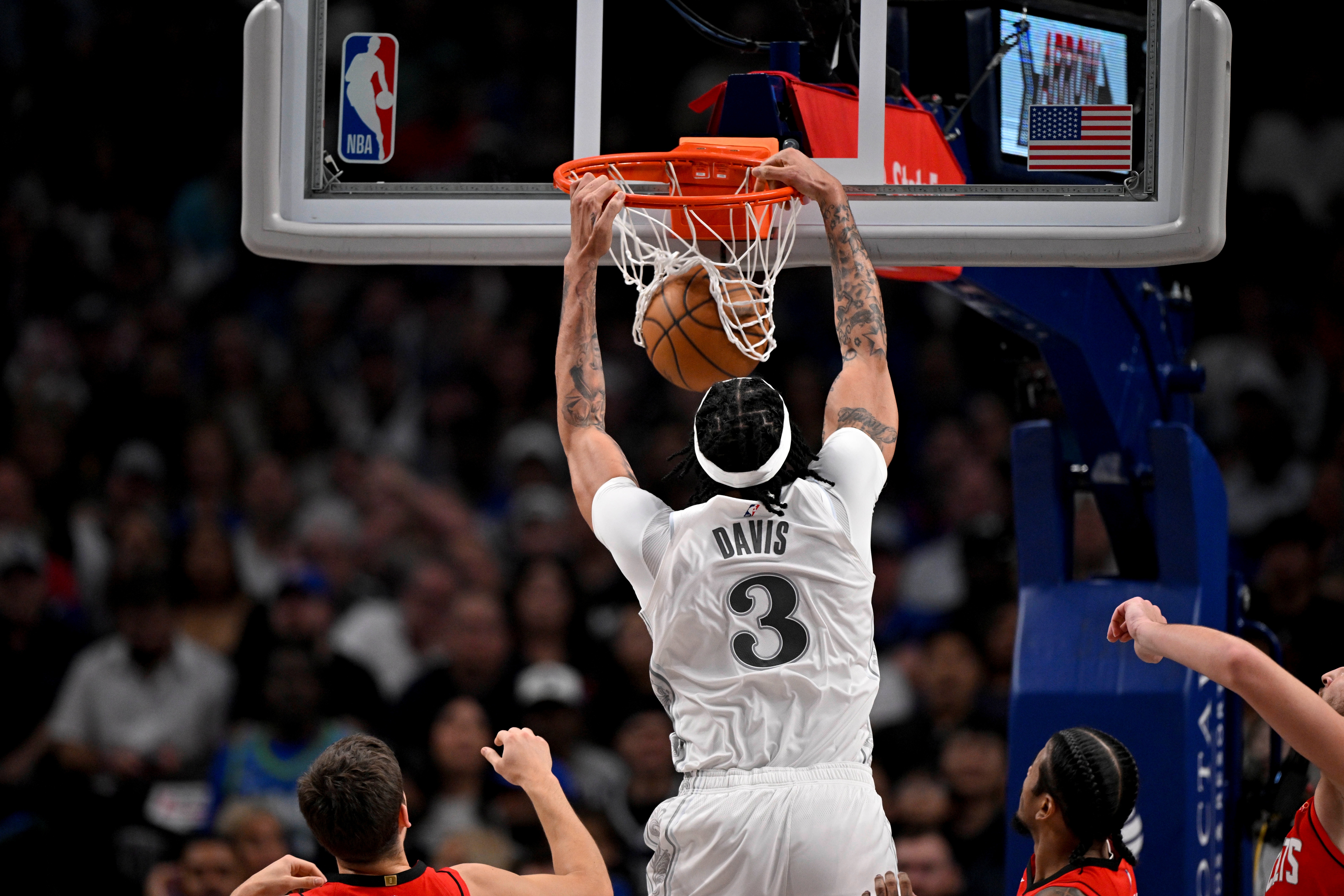  濃眉：我們之前只有7個(gè)人打球&都打40分鐘 這給了我復(fù)出的動(dòng)力