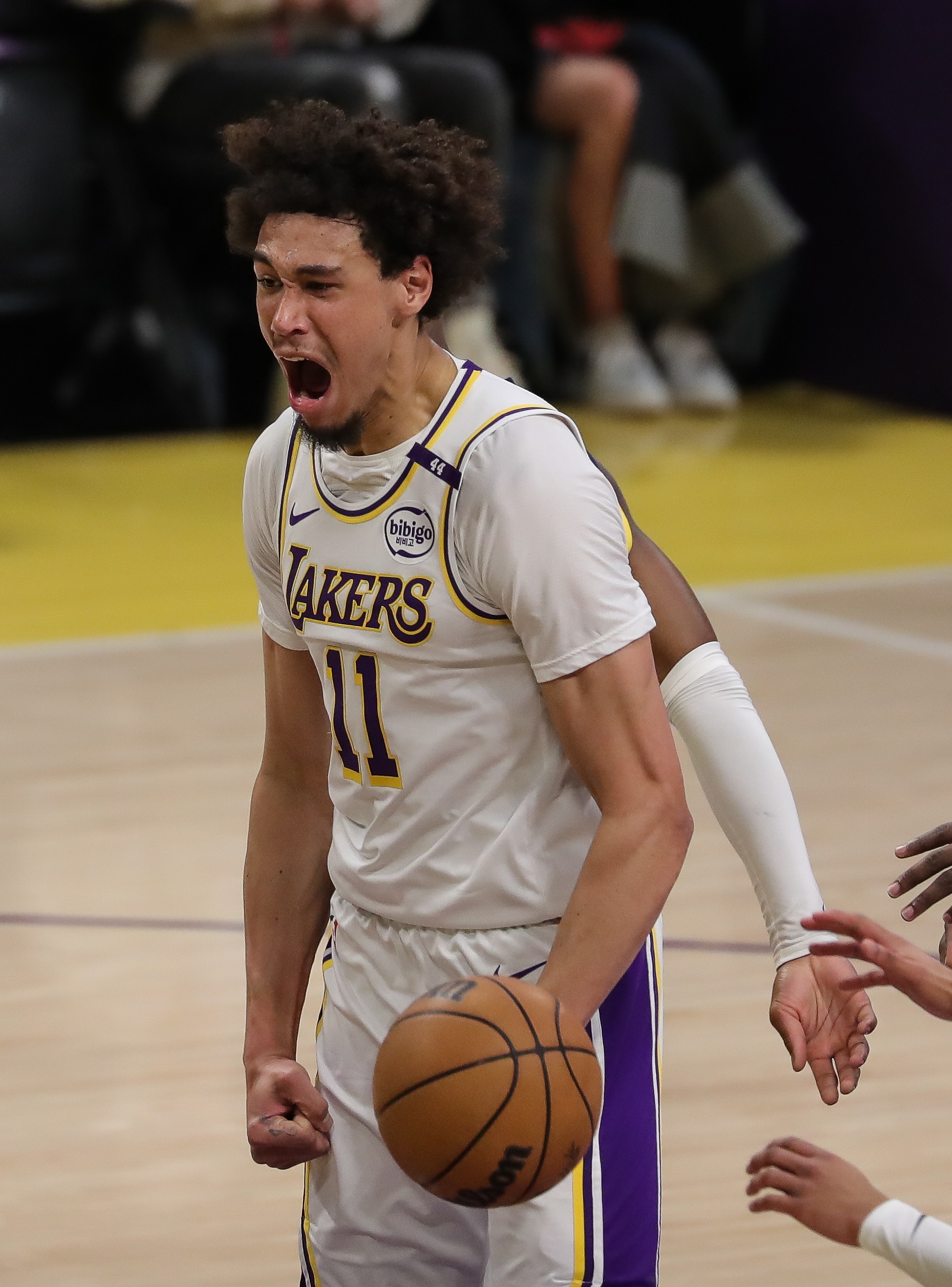  吃餅就行！海斯半場3中3拿到6分2助 正負(fù)值+12