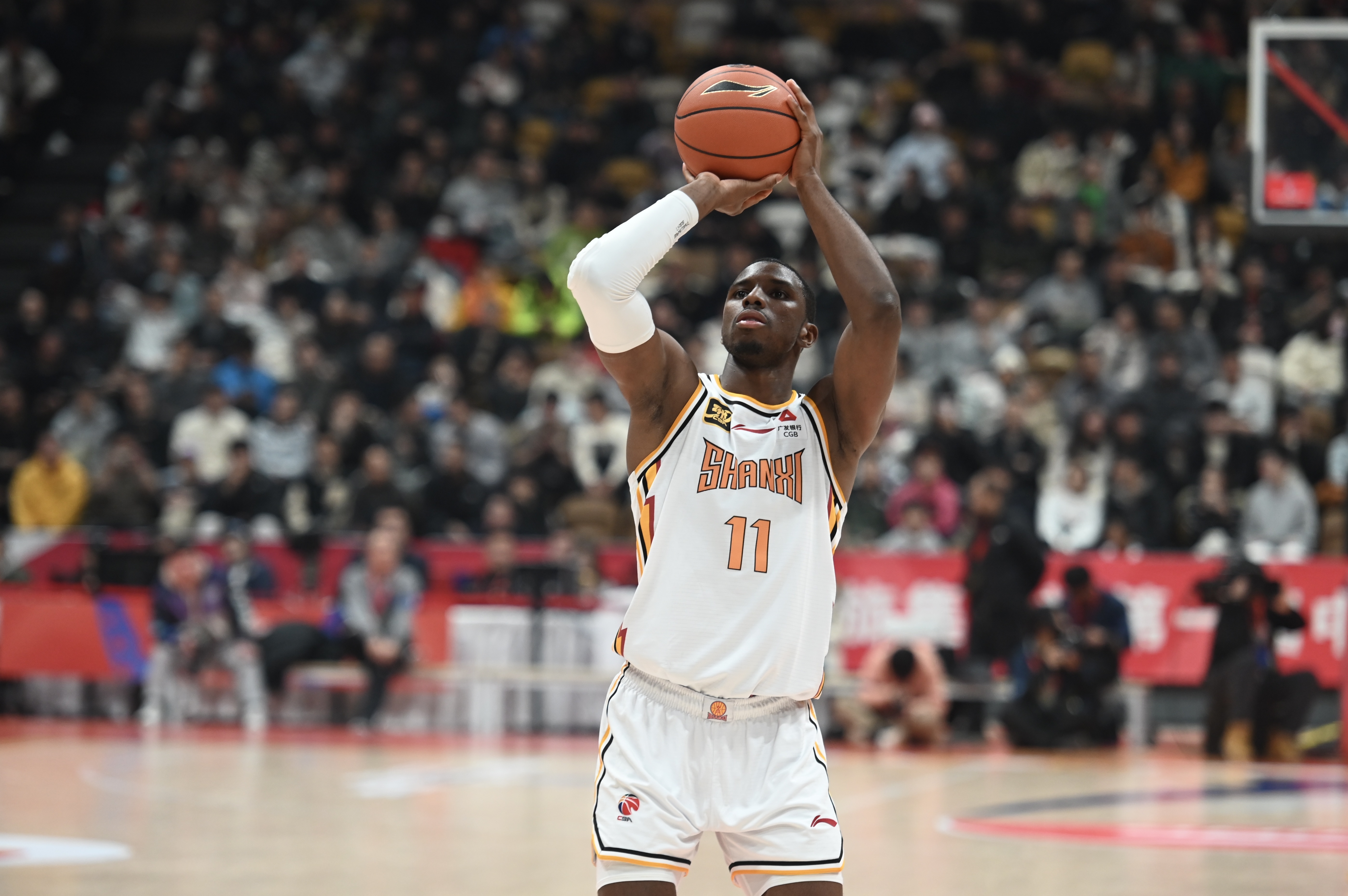  炸裂輸出！迪亞洛16中9砍半場(chǎng)最高25分外加6板 次節(jié)獨(dú)得19分