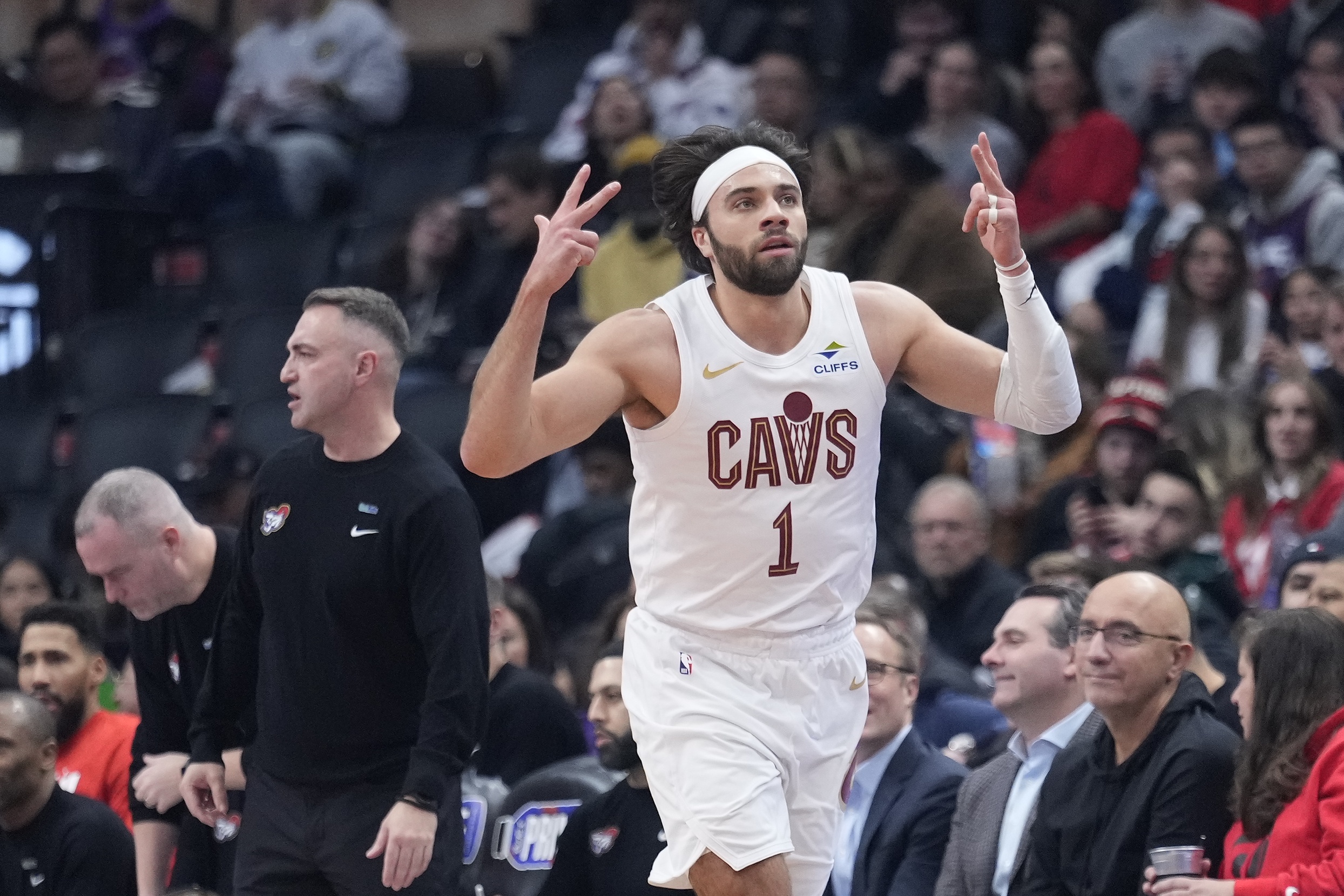  差距明顯！騎士外線火力全開三分47投19中 而雄鹿31投僅9中