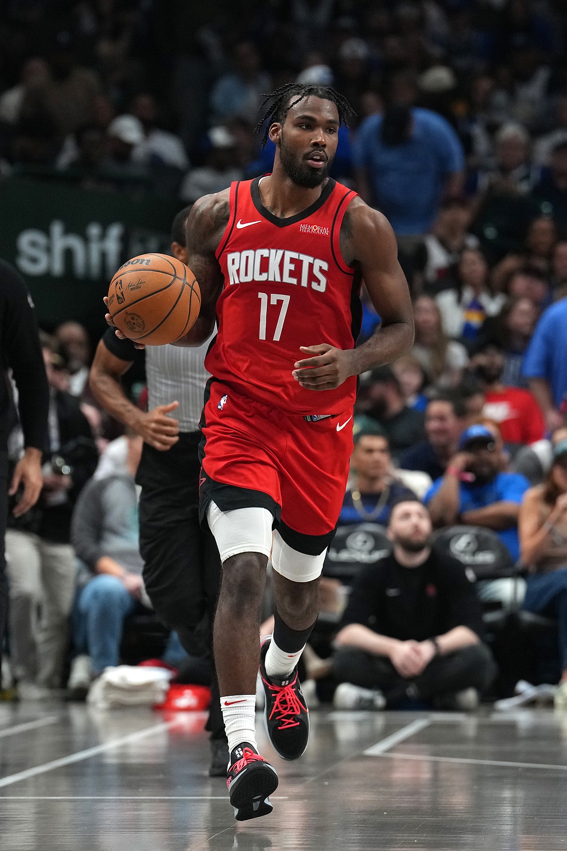  進(jìn)攻高效防守拼！伊森半場三分6中4得14分3板 另有2搶斷1蓋帽