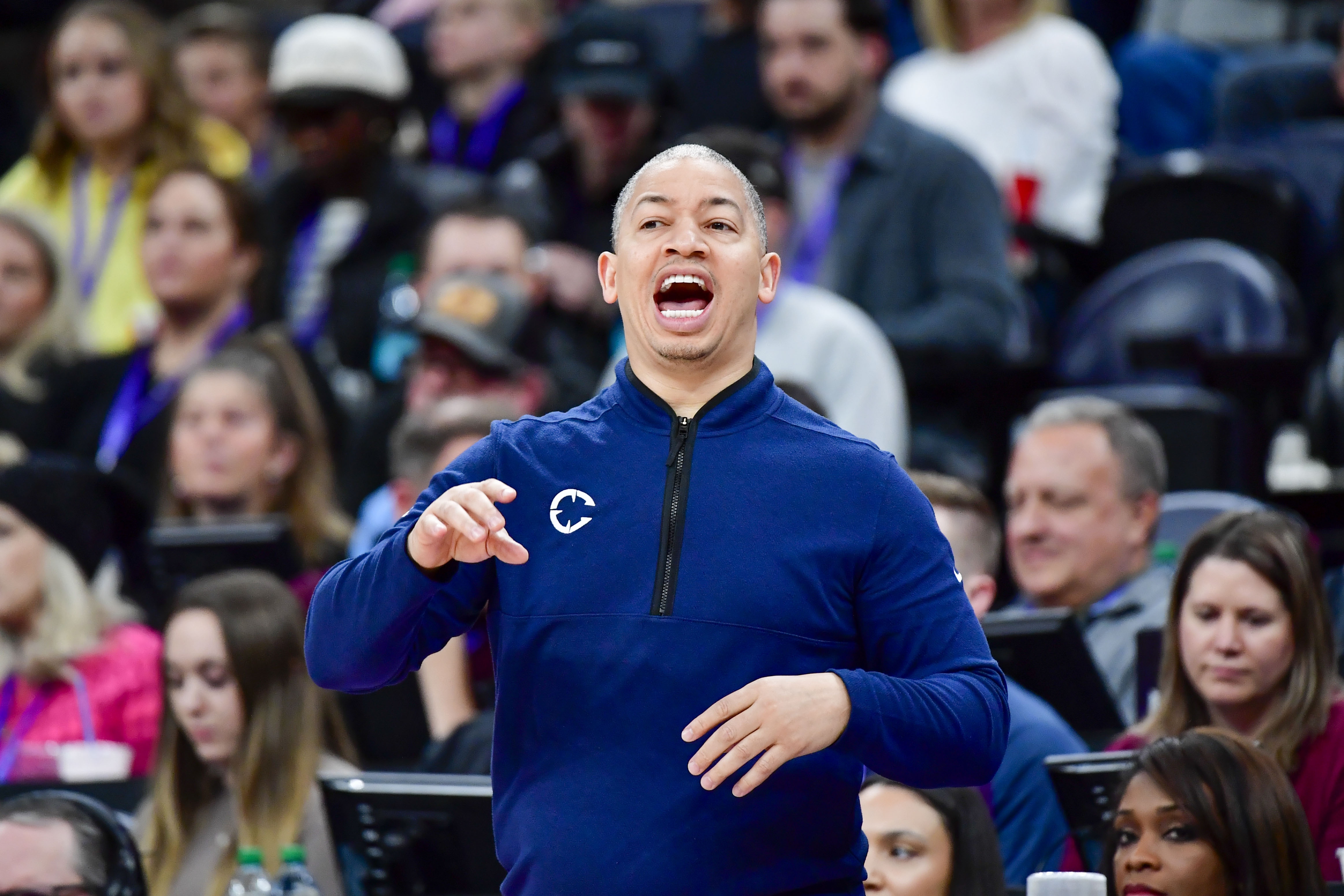  主教練因傷缺陣！船記：盧因背部疼痛回家了 布萊恩-肖代為執(zhí)教