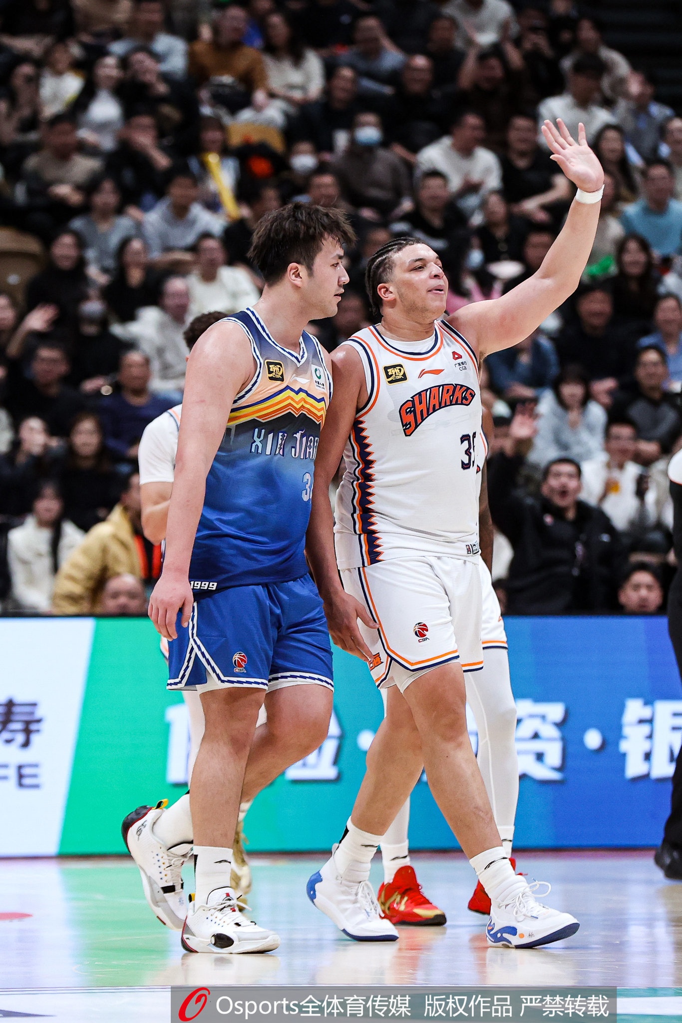  全場(chǎng)遭嚴(yán)防頻頻造殺傷！洛夫頓16罰15中拿19分10板 也有11次失誤