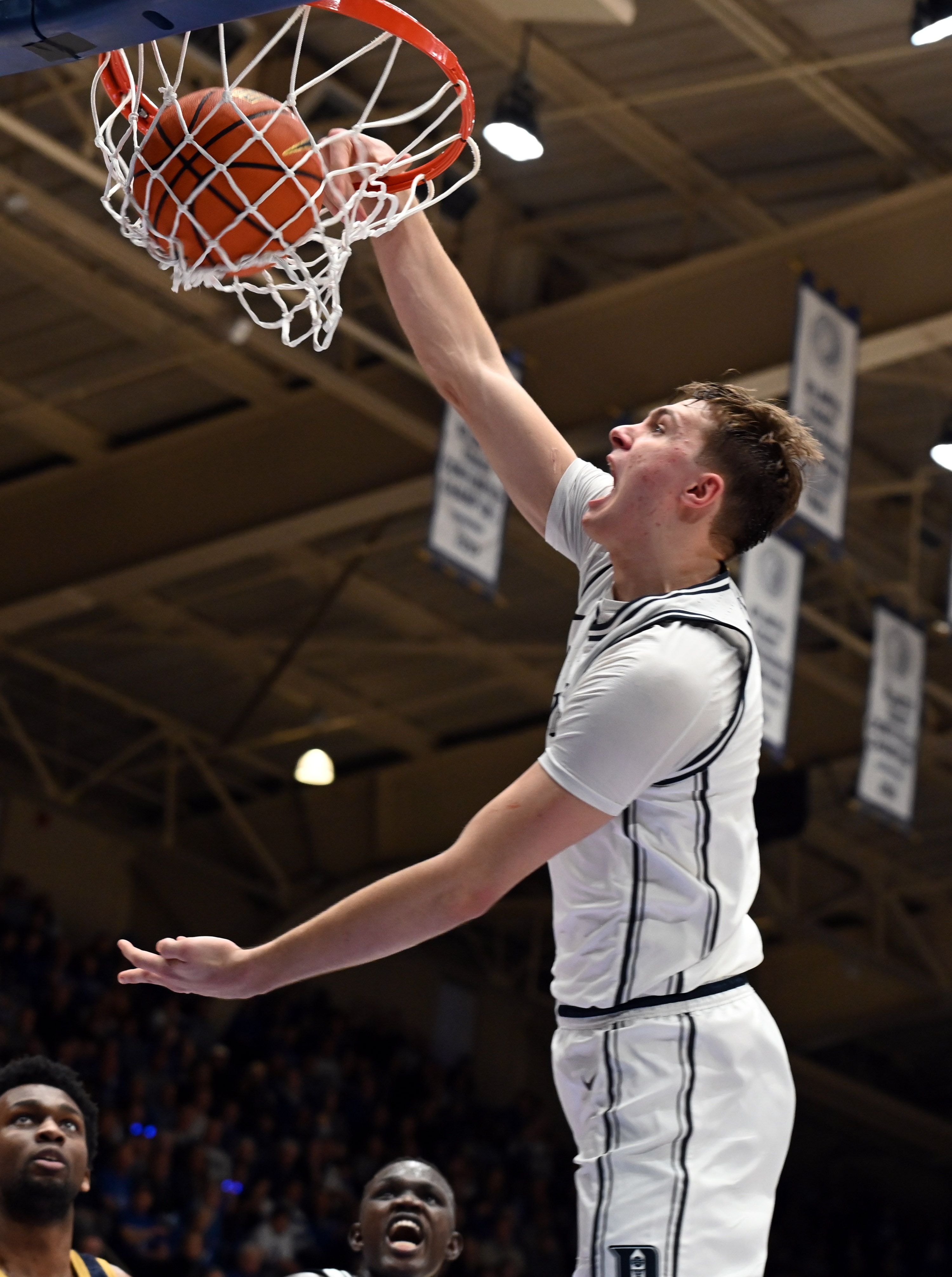  穩(wěn)定得可怕！弗拉格19分鐘9中5&罰球6中6 拿下16分6板4助2斷1帽