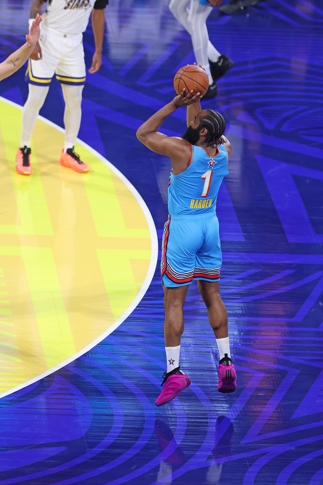  穩(wěn)定控場(chǎng)！哈登7分鐘三分2中1貢獻(xiàn)3分2板4助 正負(fù)值+18最高