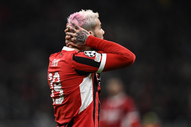  隆戈：米蘭將對(duì)特奧罰款，孔塞?？紤]下場(chǎng)踢都靈時(shí)把他下放替補(bǔ)席