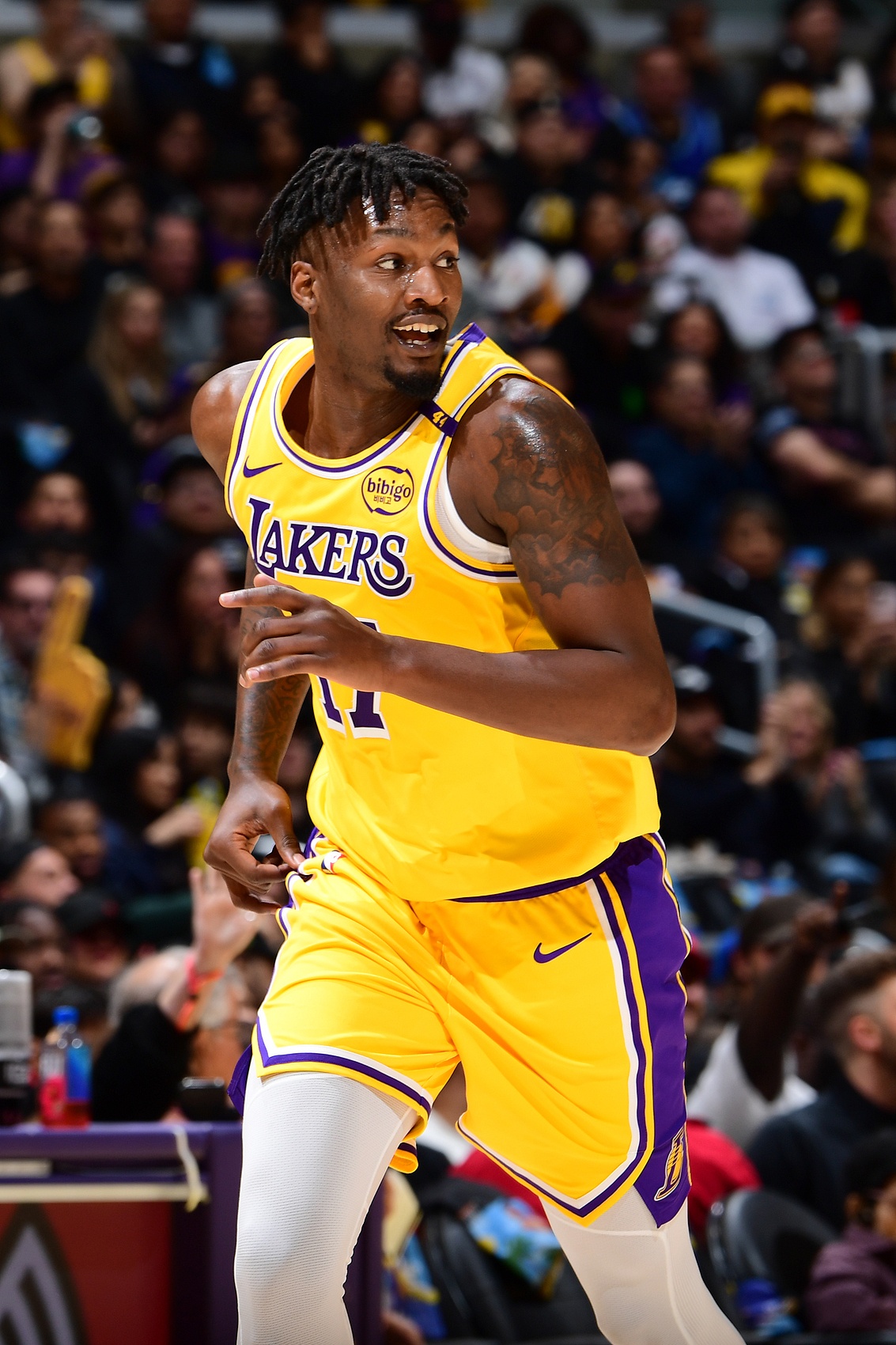  不準(zhǔn)但是很拼！芬尼-史密斯10中3&三分7中2拿8分 拼到4個前場板