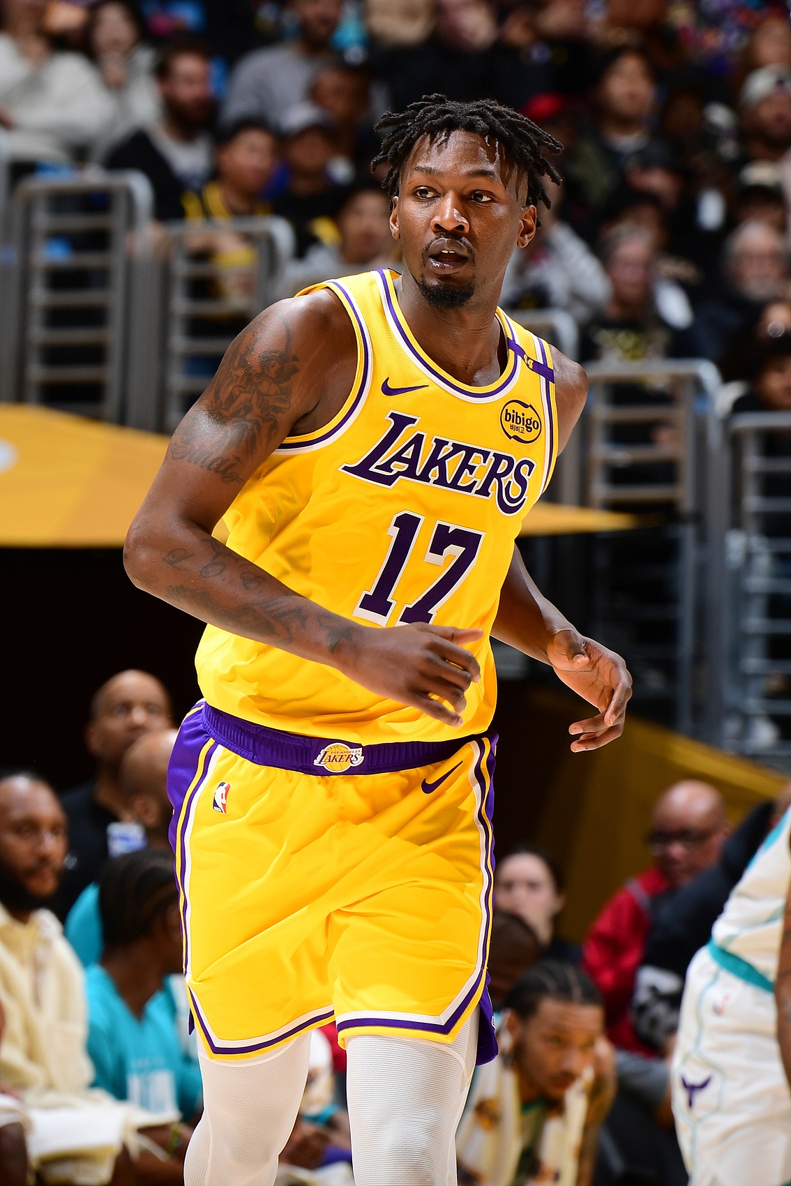  就是很穩(wěn)！芬尼-史密斯三分6中4得12分5板3助 前場籃板有4個