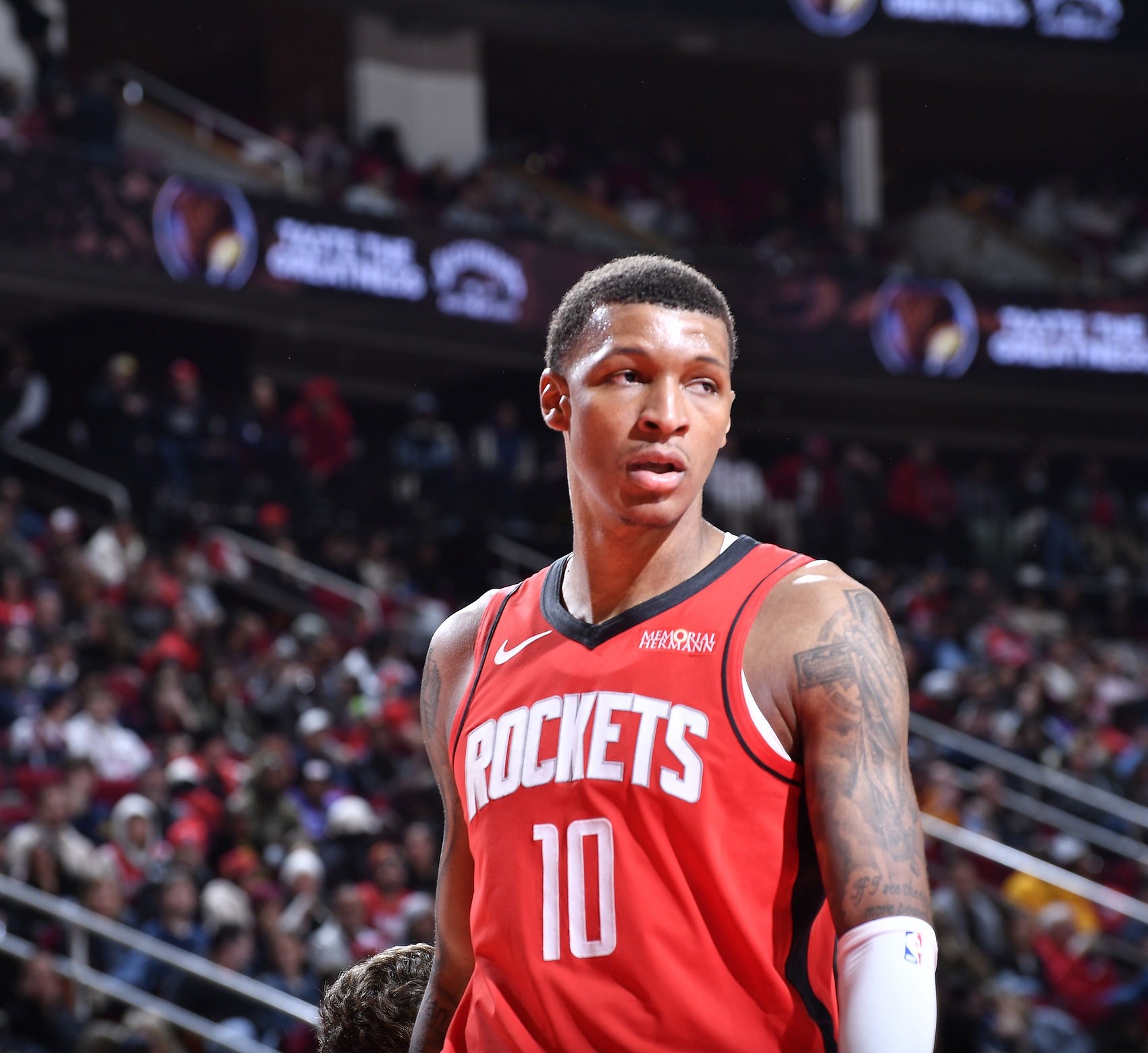  高炮臺(tái)！小賈巴里-史密斯半場(chǎng)6中4拿到10分 三分3中2